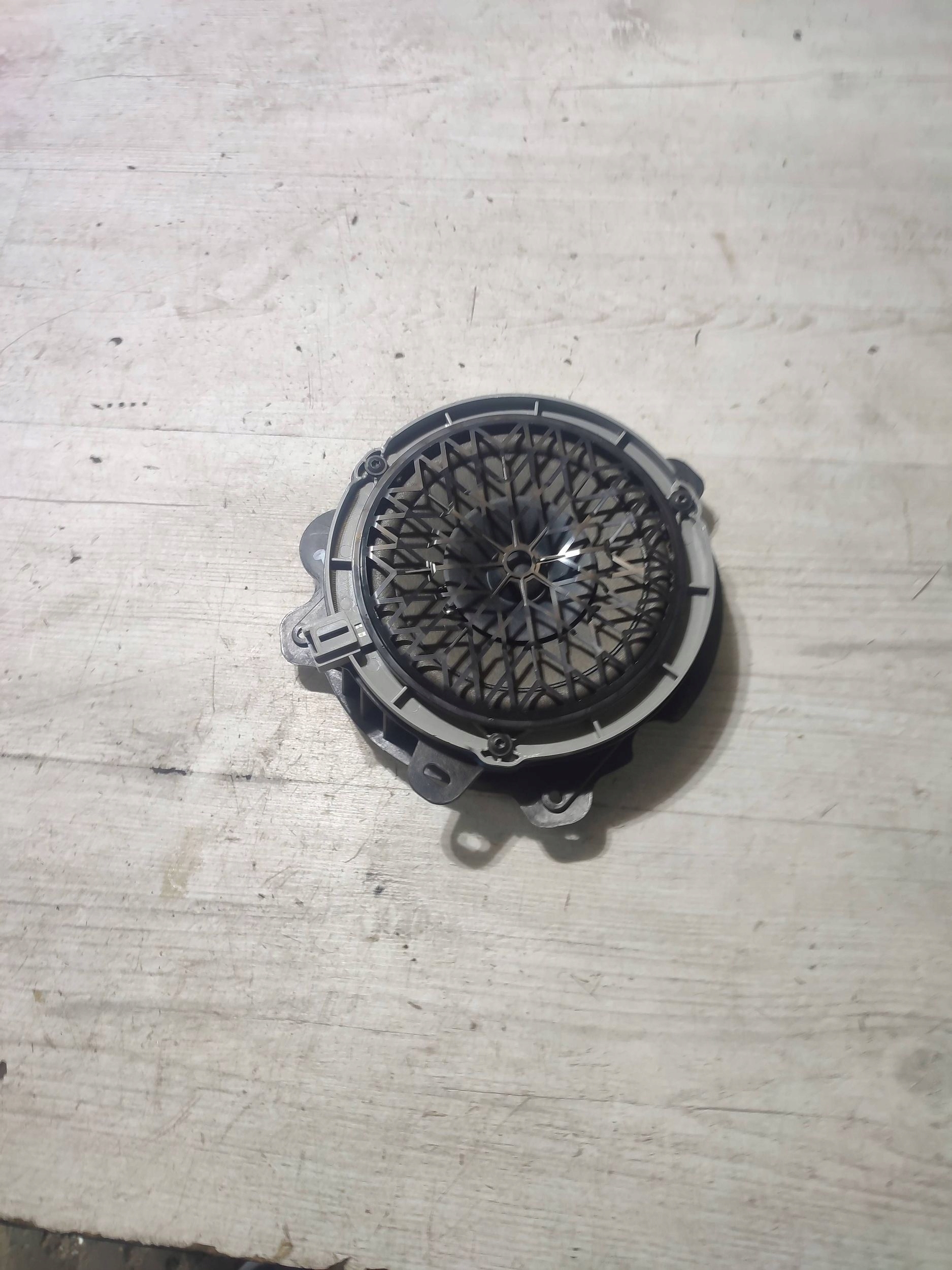 Peugeot 2008 II 2020 rear part side right speaker door tylnych