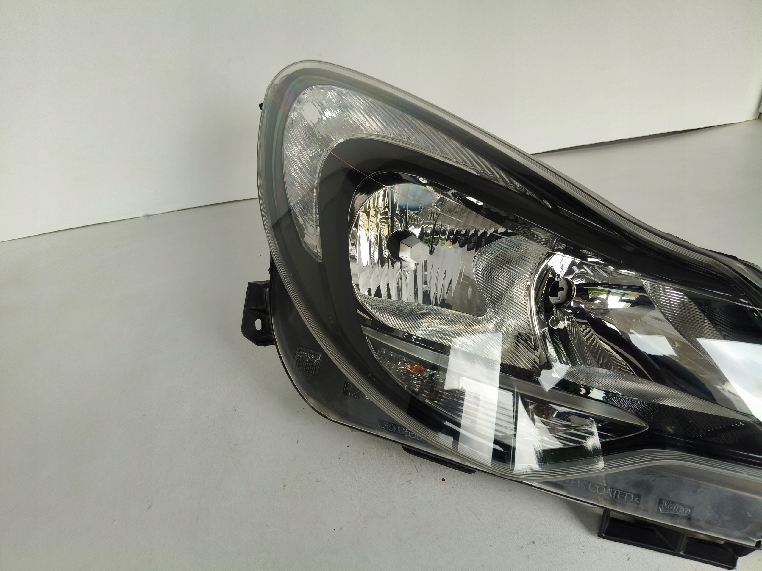 light right REFLEKTOR OPEL CORSA D 11-14 LIFT CIEMNA