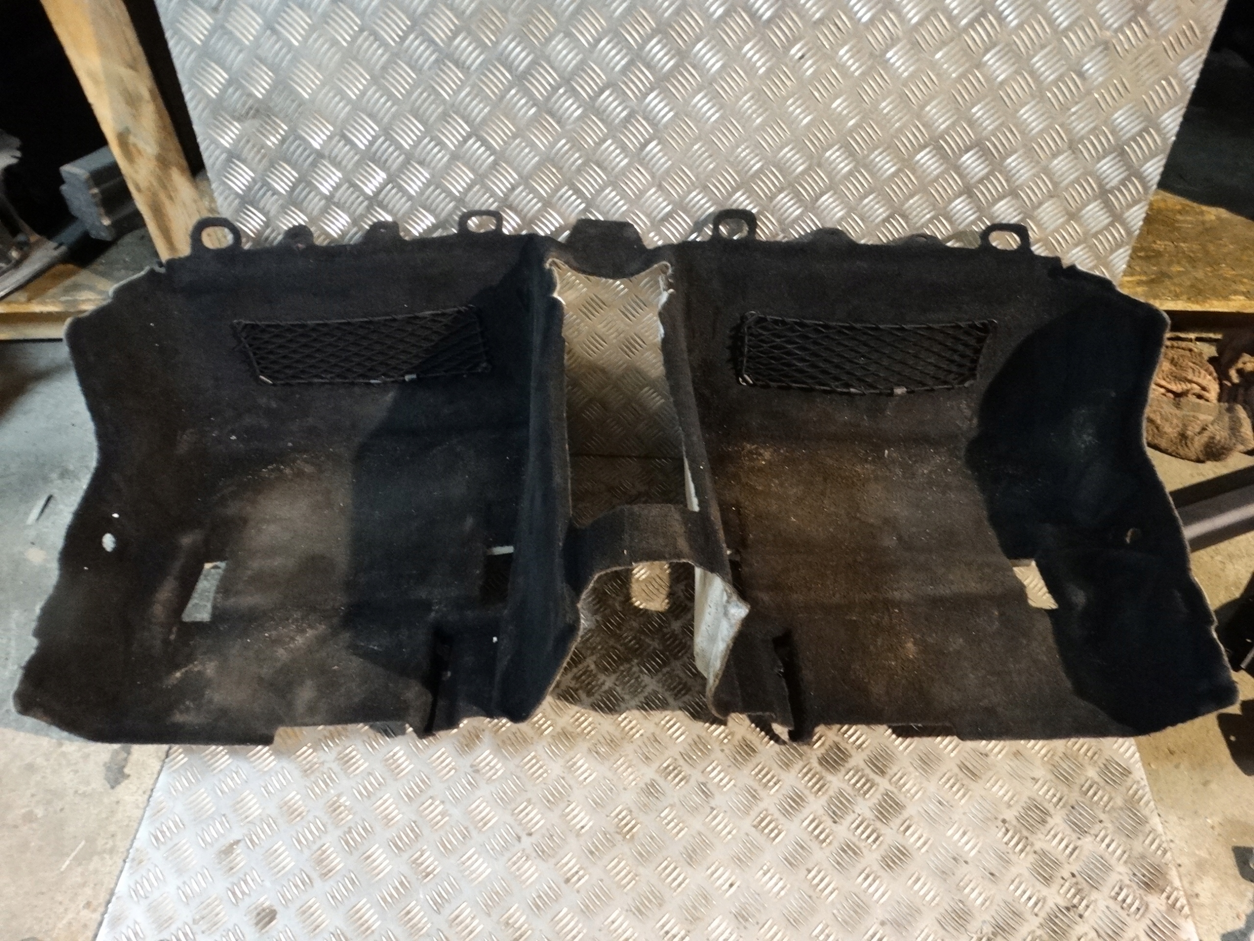 IDEALNY carpet rear MERCEDES SL W232 1