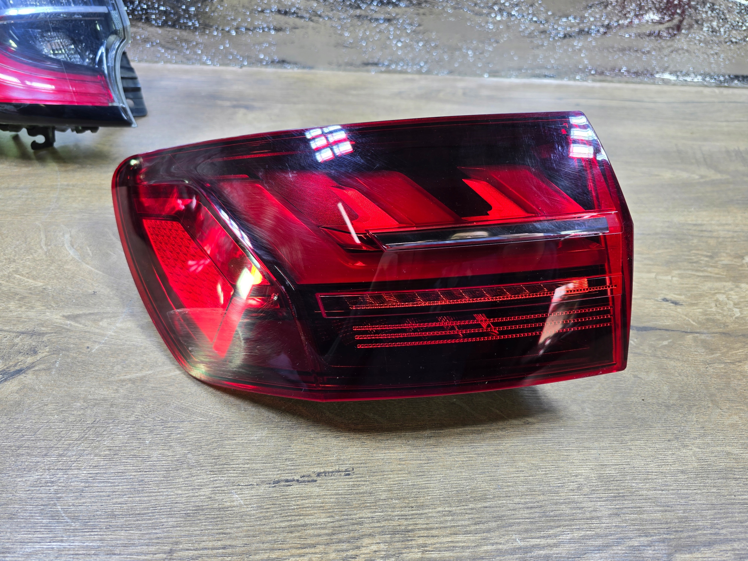 AUDI A4 B9 LIFT KOMBI LAMPA TYŁ TYLNA LEWA 8W9945091AC