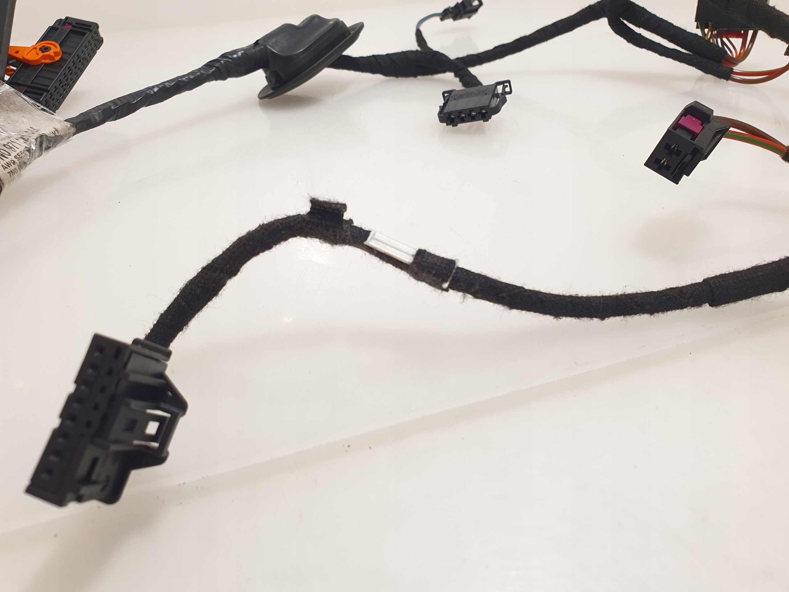 VW SHARAN 7N WIĄZKA DRZWI LEWY PRZÓD 7N0971121AM Producent części Volkswagen OE