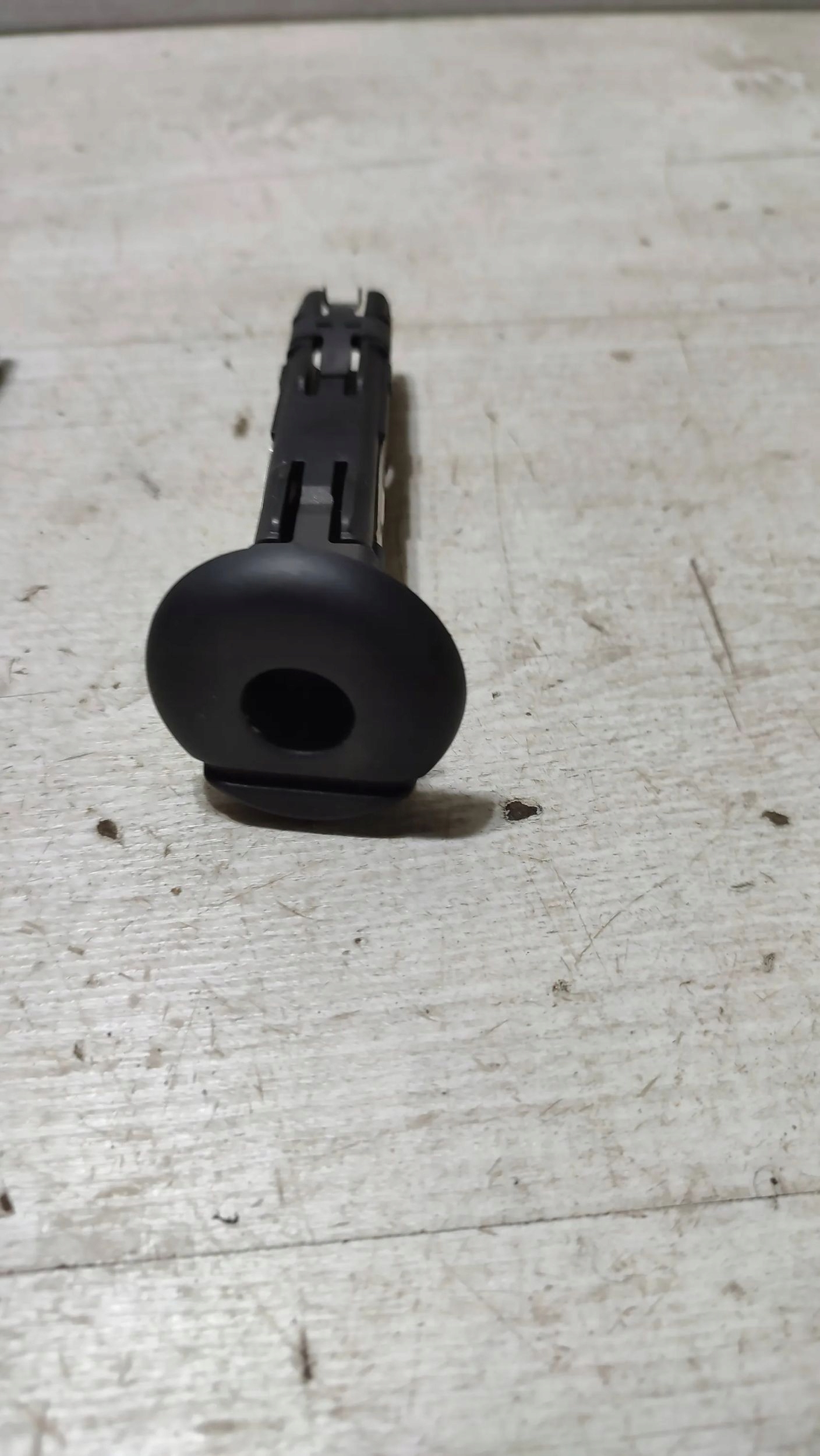 Volkswagen Scirocco 2013 holder rest