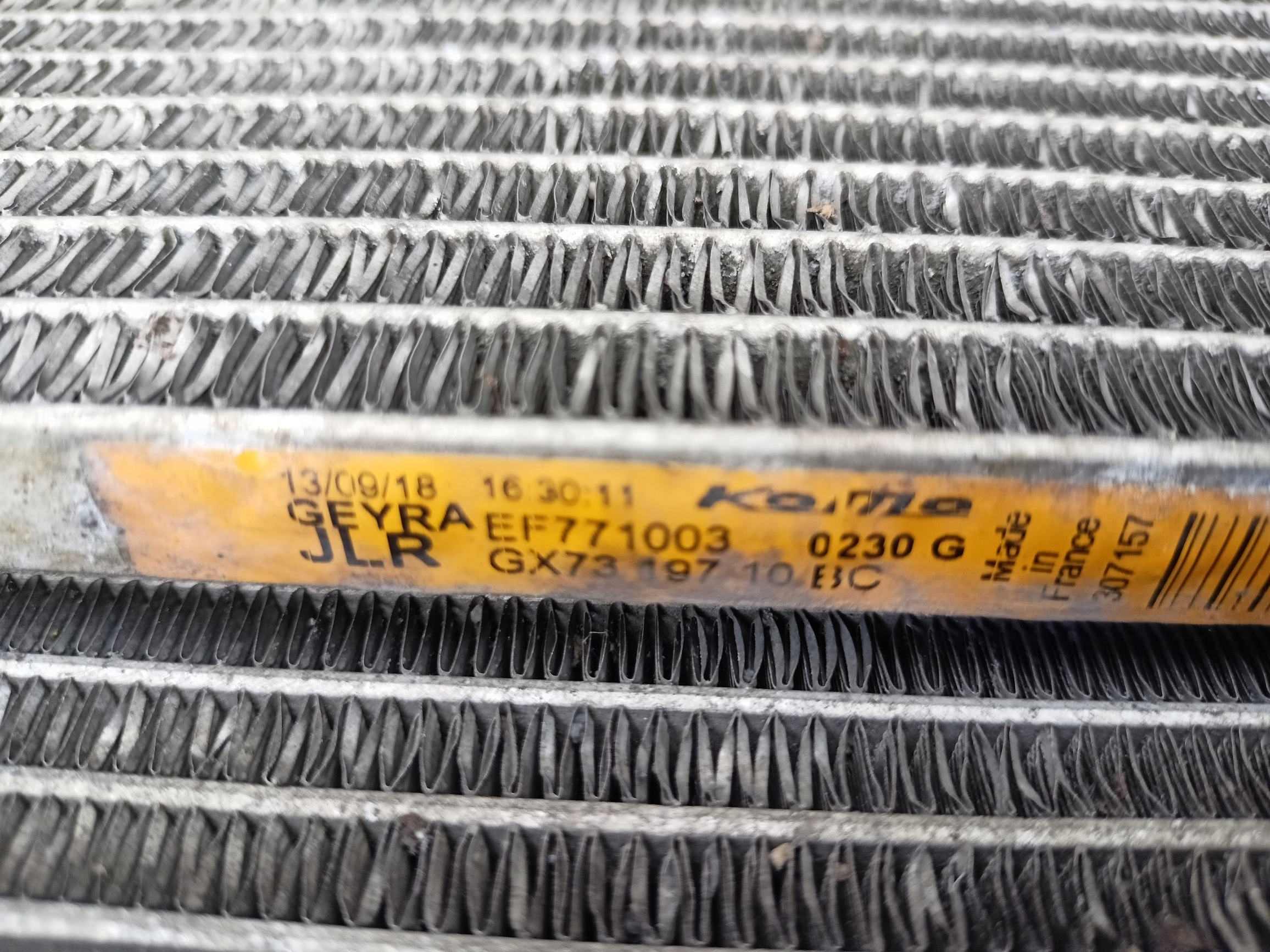 JAGUAR XE X760 2.0 D - PAS PRZEDNI BELKA CHŁODNICE Wersja Europejska