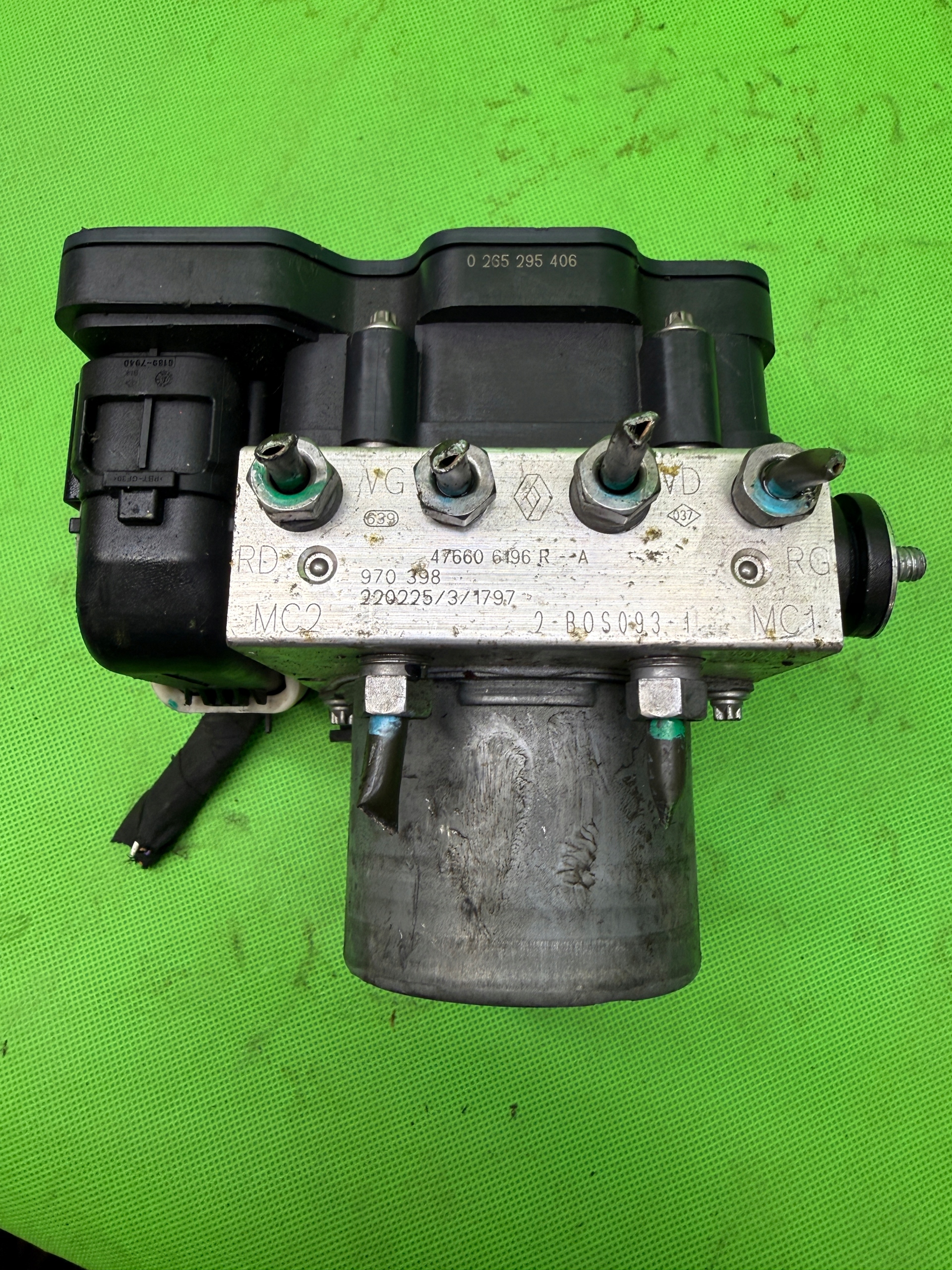 насос ABS renault 476606196R 0265295406