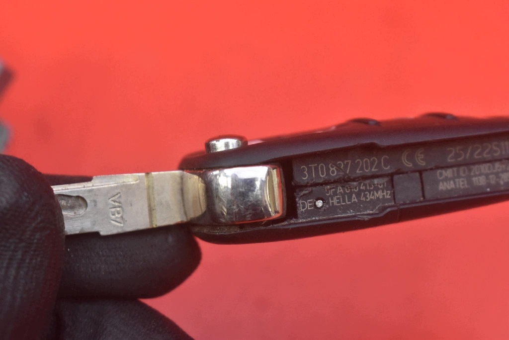 ignition key 1K0905851B SKODA SUPERB 2 II 2.0 TDI 140 KM 08-13