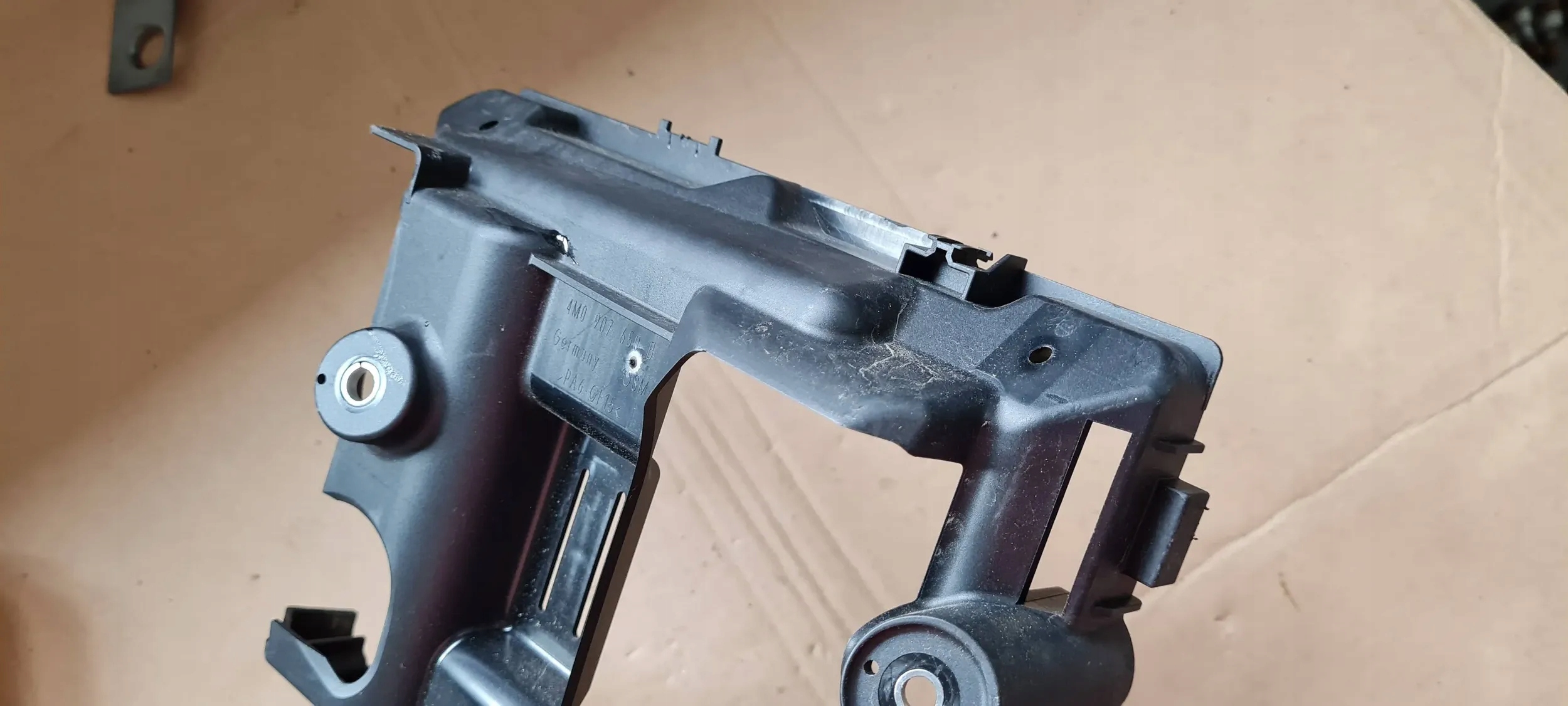 Q7 4M II bracket holder STEROWNIKA 4M0907650B