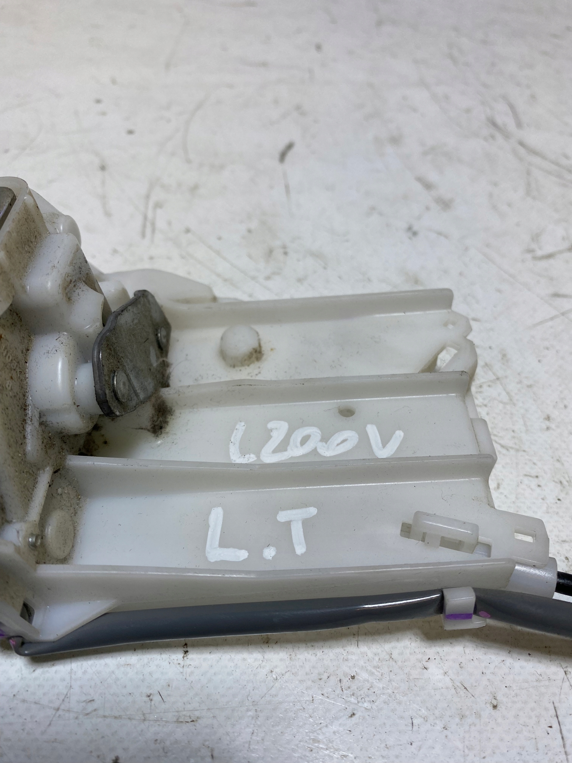MITSUBISHI L200 V Fiat FULLBACK lock handle left rear part KPL. 15->