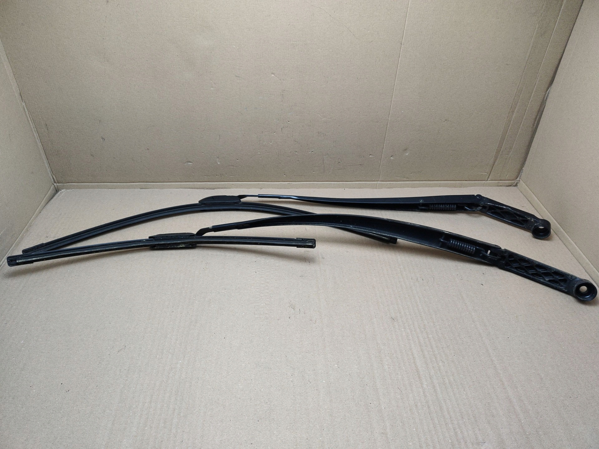 arm of wipers front Toyota Sienna 3 2011