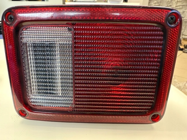 LAMPA PRAWA LEWA TYŁ JEEP WRANGLER JK 07-18 USA + WTYCZKI Producent części Jeep OE