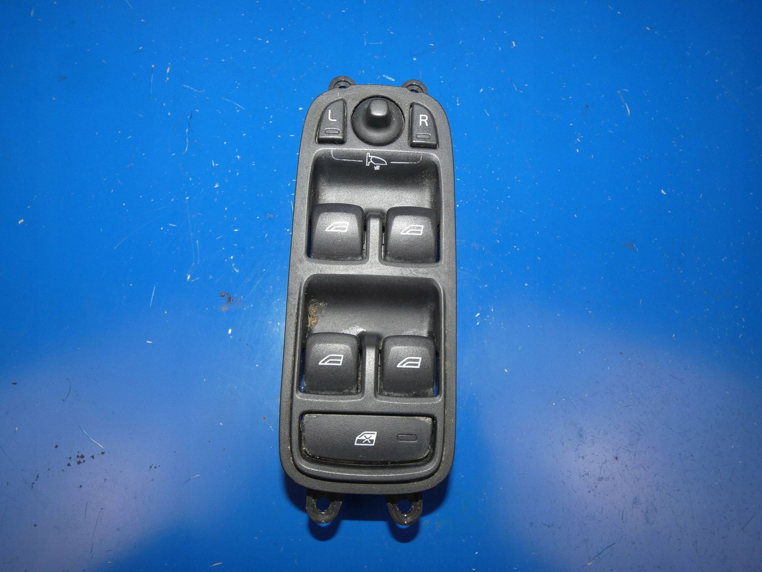VOLVO XC60 and V60 S60 II window control switch left front