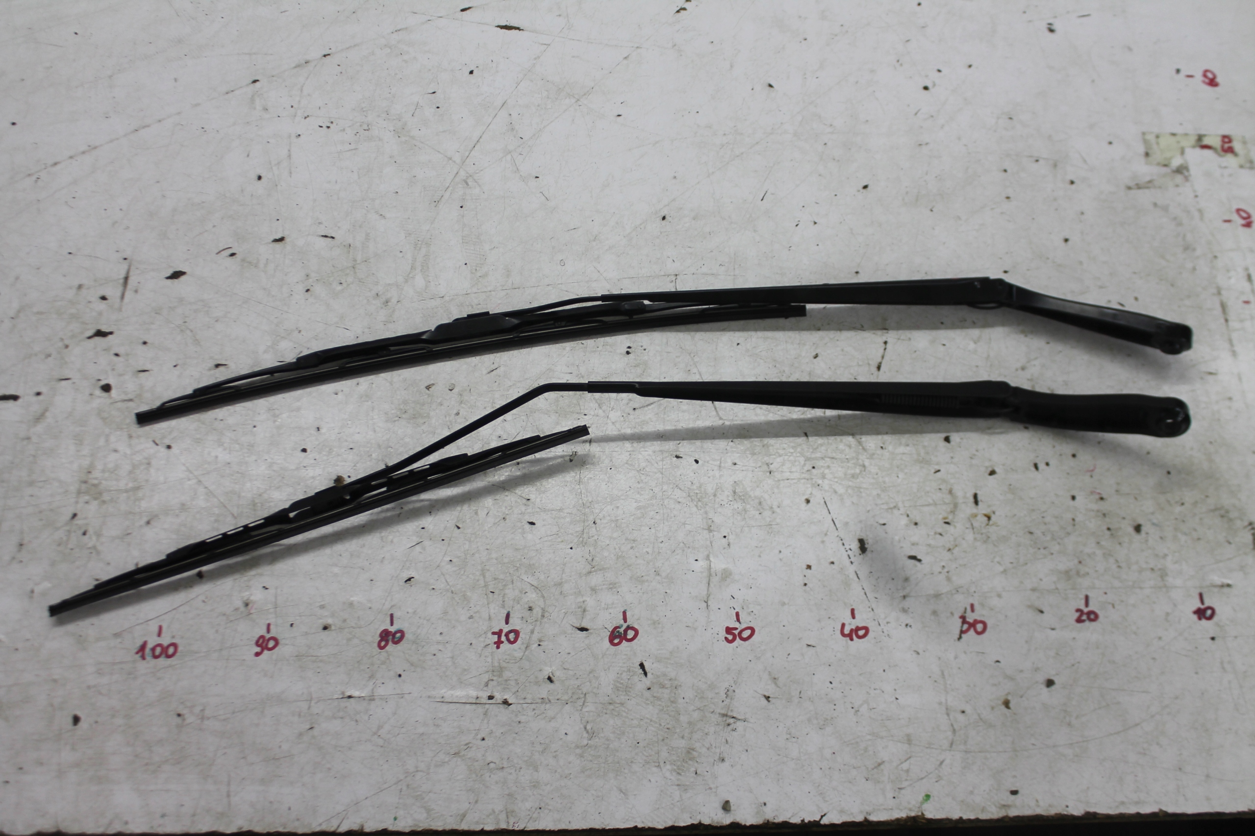 wiper arm front KPL VOYAGER TOWN COUNTRY