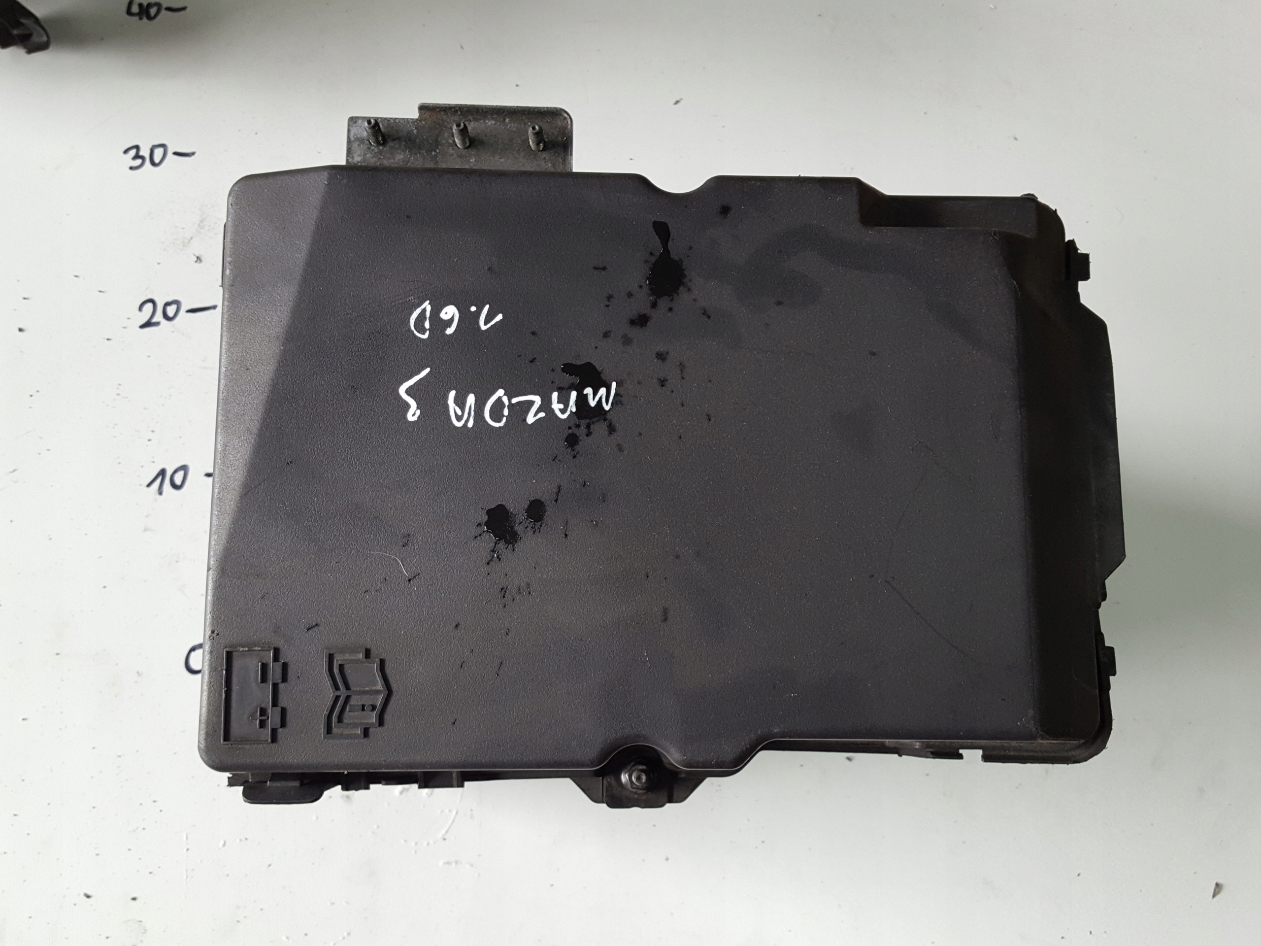 MAZDA 3 II BL 08-13R 1.6 D корпус акумулятора