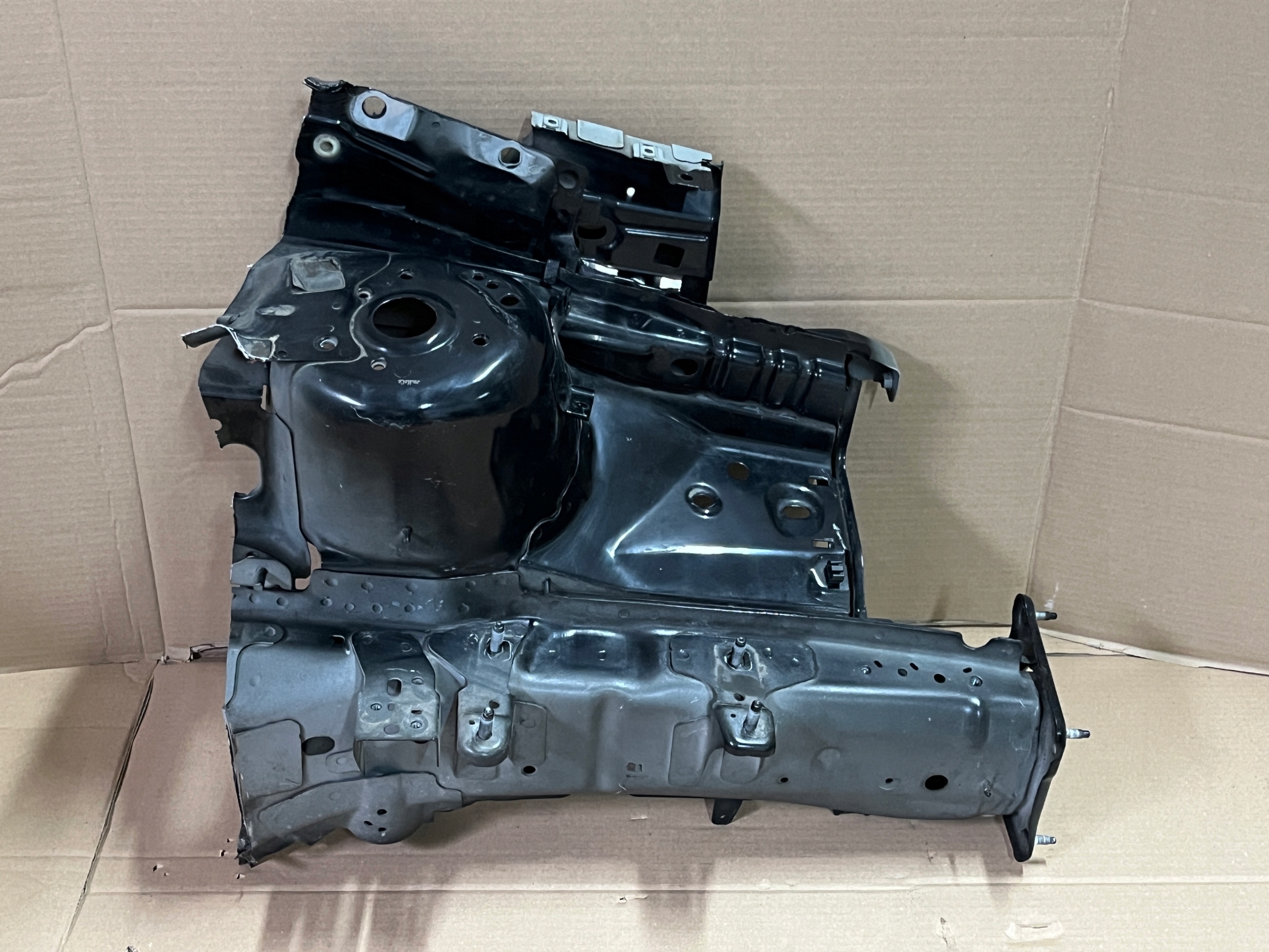 C-MAX, GRAND C-MAX Mk2 10- ЛОНЖЕРОН ЧЕТВЕРТИНА ЛІВА ПЕРЕД СУРГУЧ.ЇХ