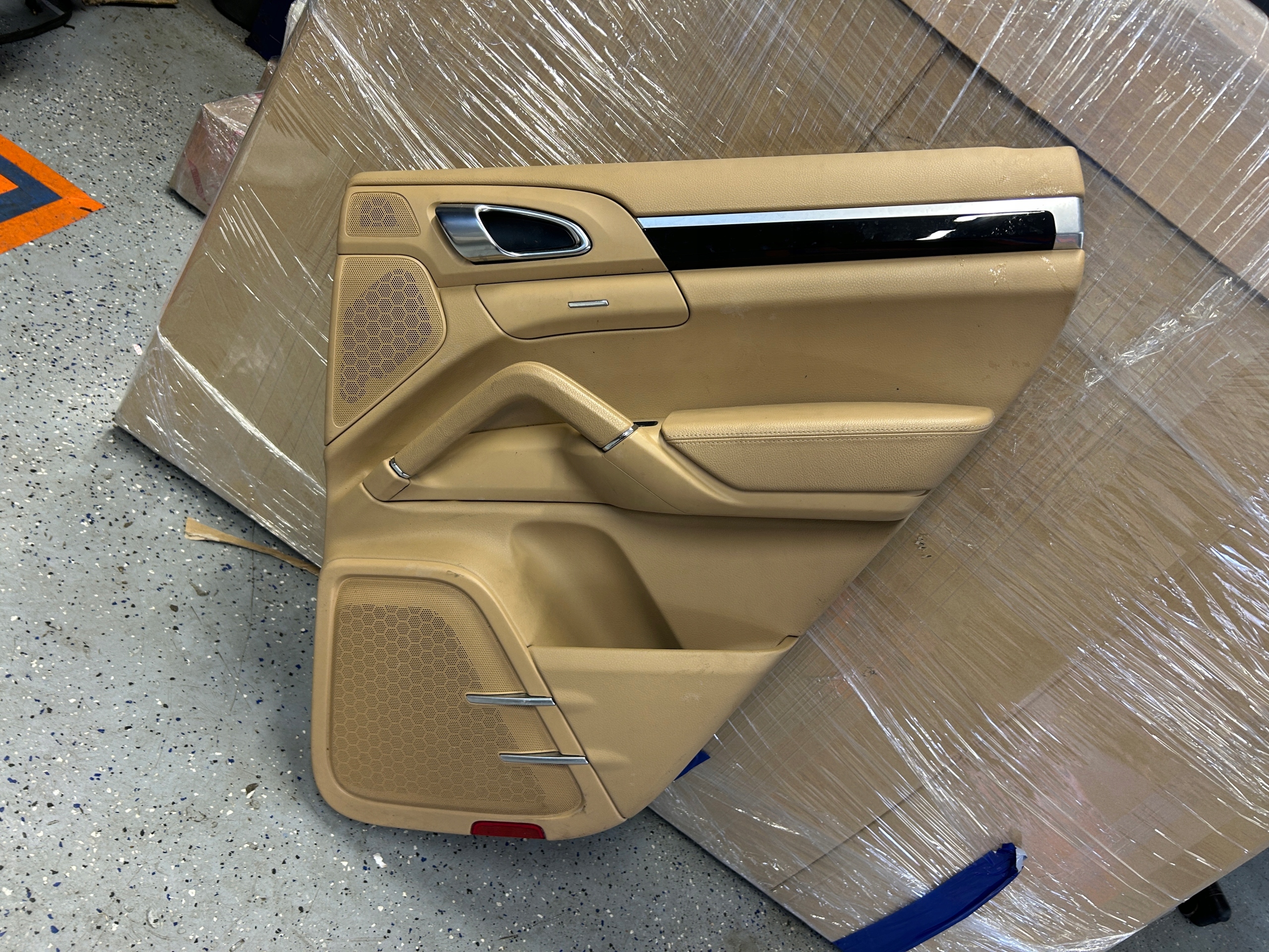 PORSCHE CAYENNE II 7P side door right rear part