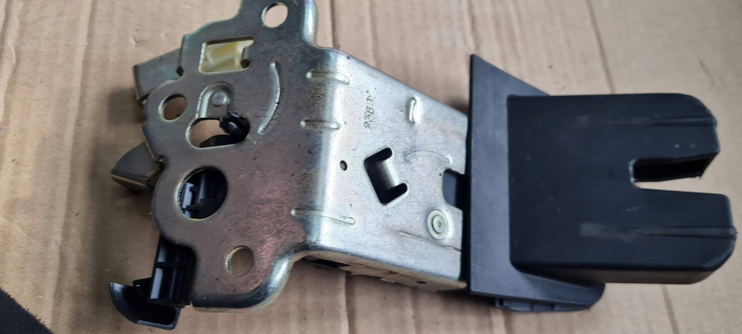 A6 C6 LIFT lock bonnet boot rear part KOMBI 8K9827505