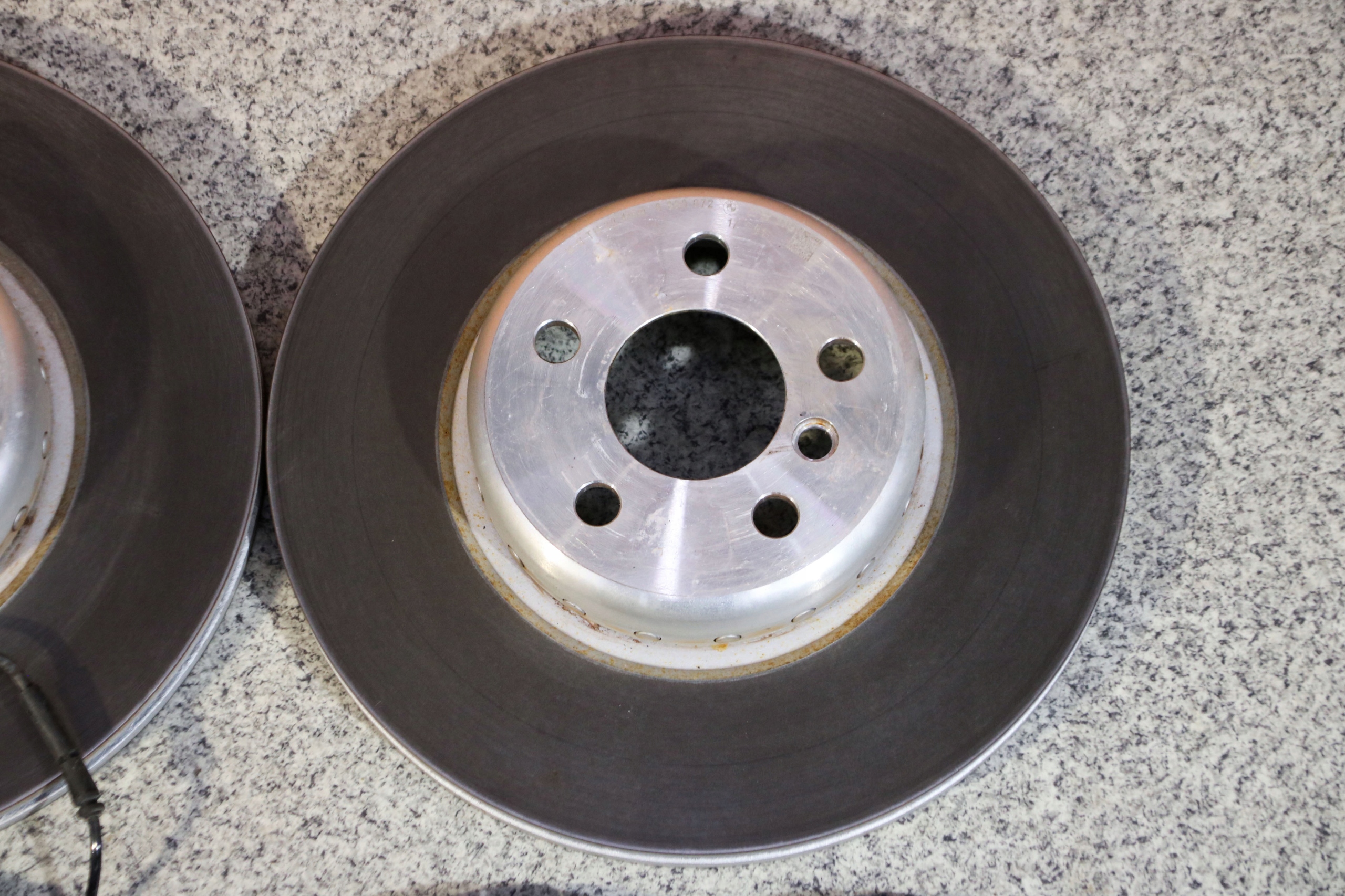BMW G20 330i discs plates front 330x24 3 km !!!