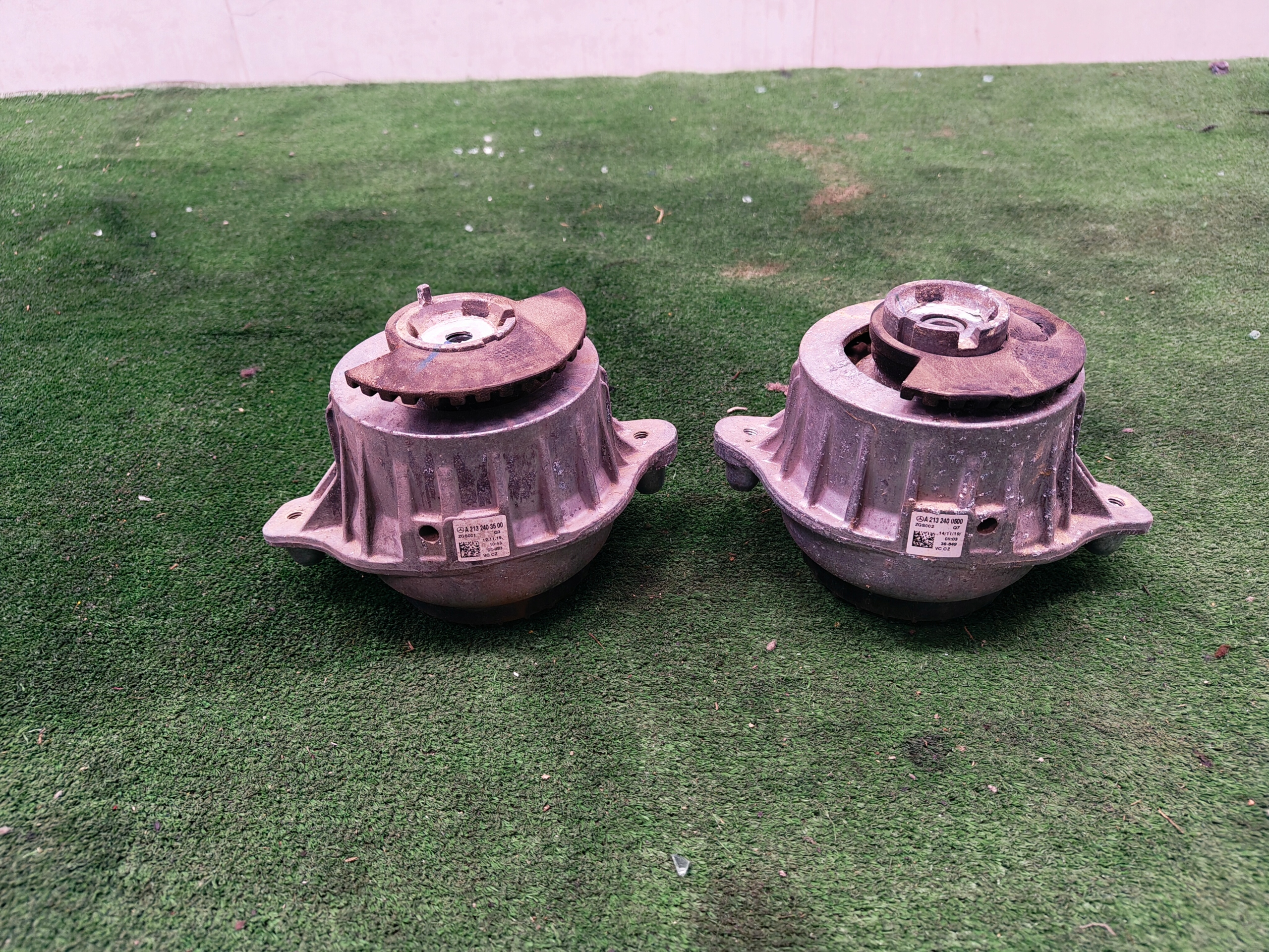 MERCEDES BENZ W205 engine mount right left A213240500 A2132400500