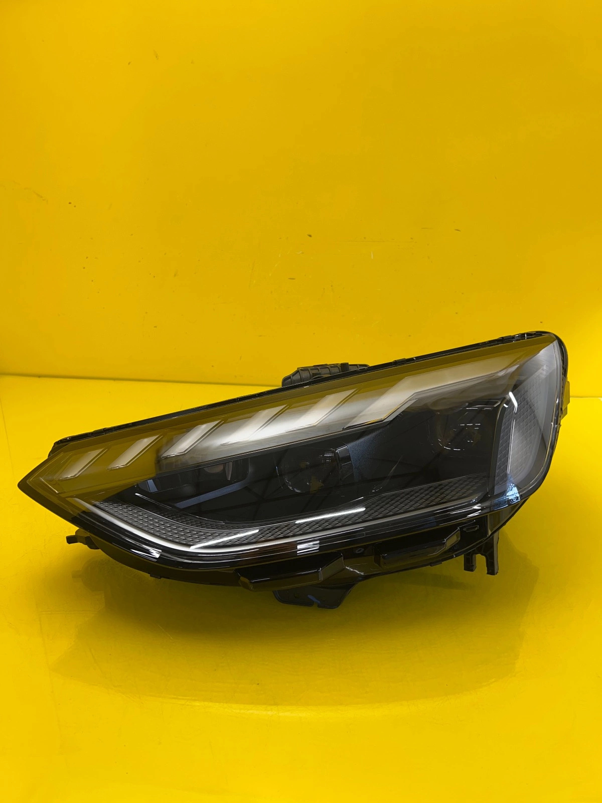 light left Audi RS4 A4 Full Led Matrix 8W0941035J