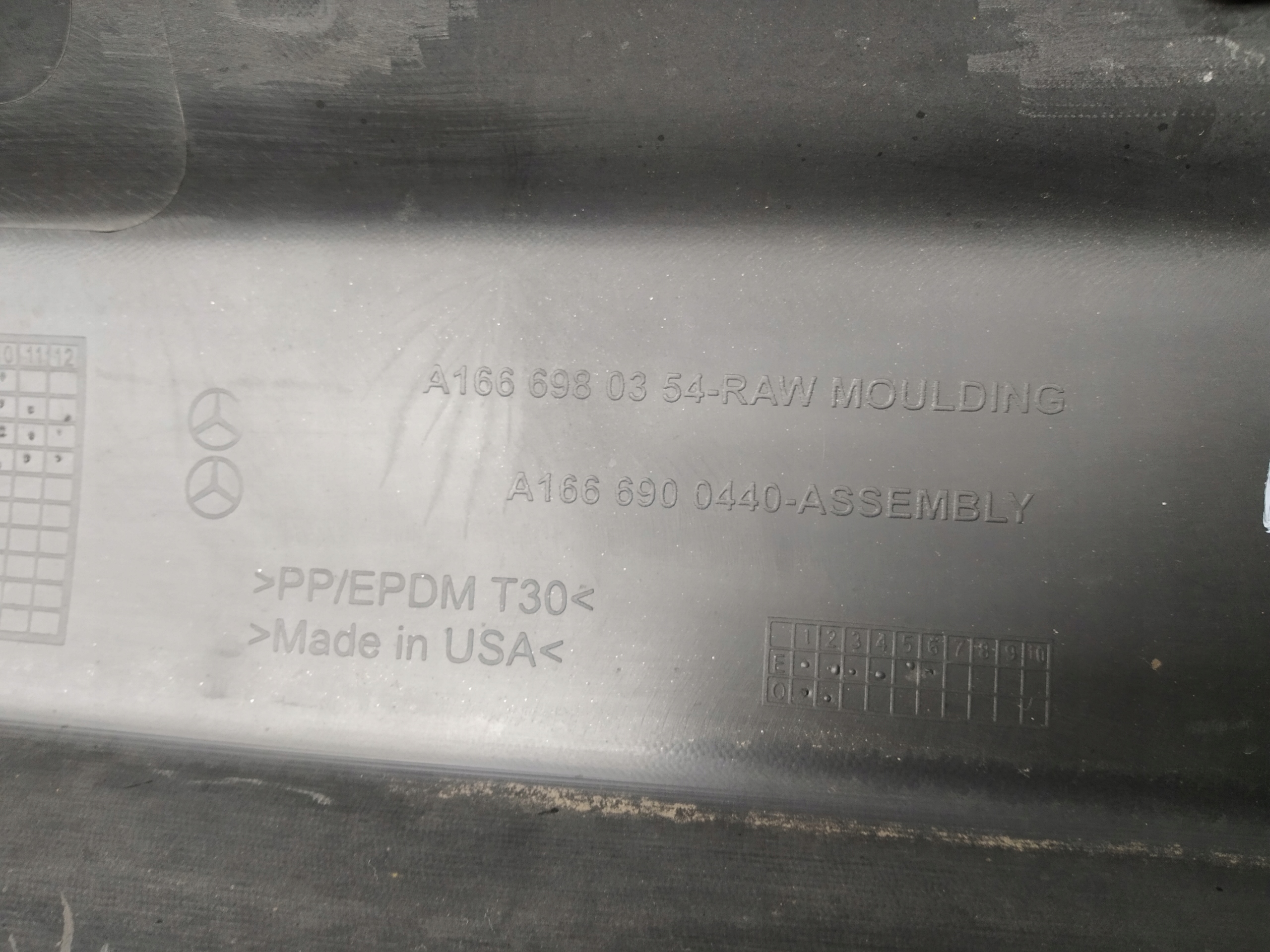 Mercedes ML W166 threshold left right moulding threshold A1666980354 A1666980054