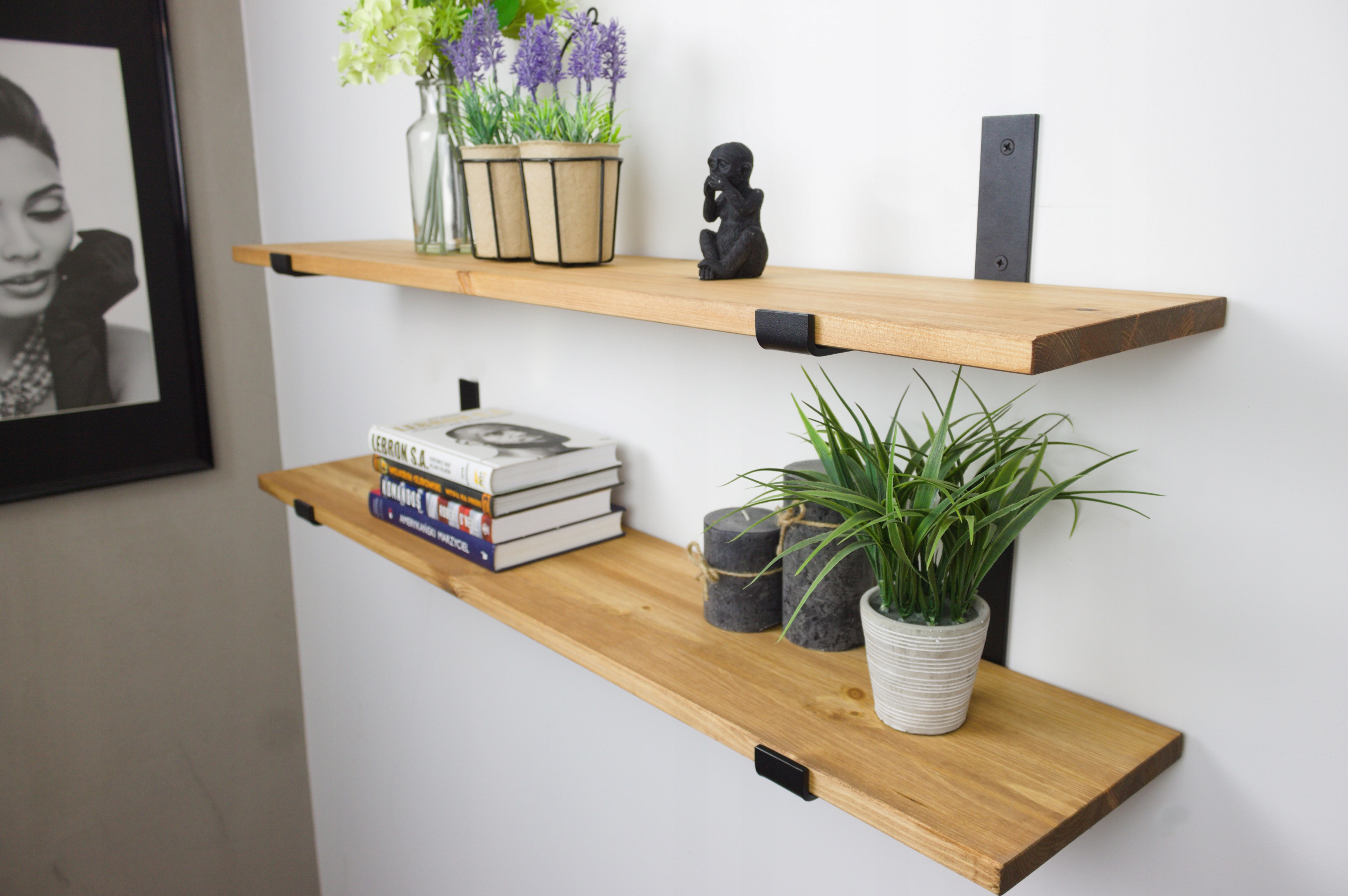 Loftová závěsná nástěnná police z masivního dřeva, do kuchyně, do obývacího pokoje 100 cm x 30 cm