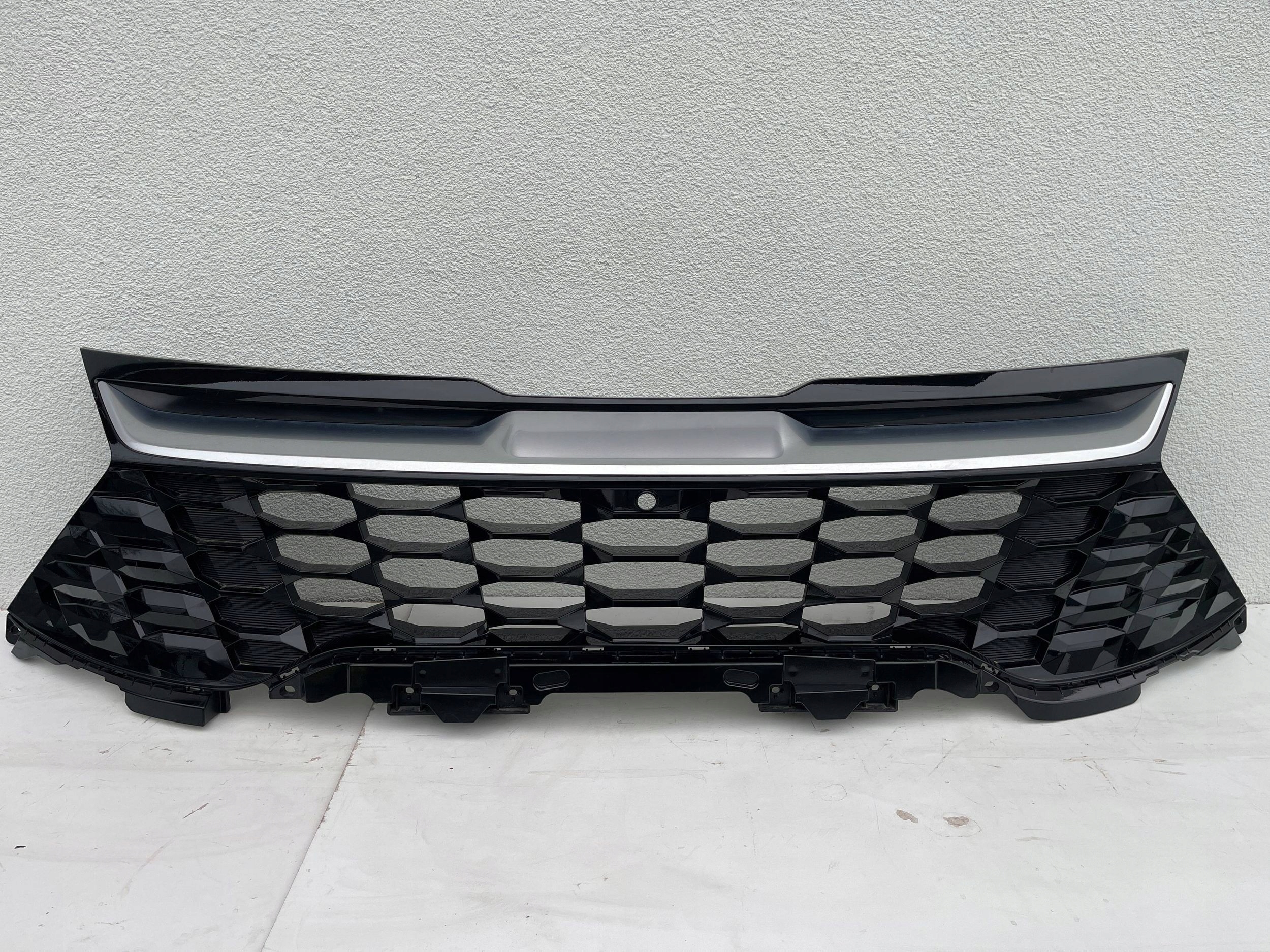 maska KIA Sportage 5 V 21- ispod KAMERE POLYSK