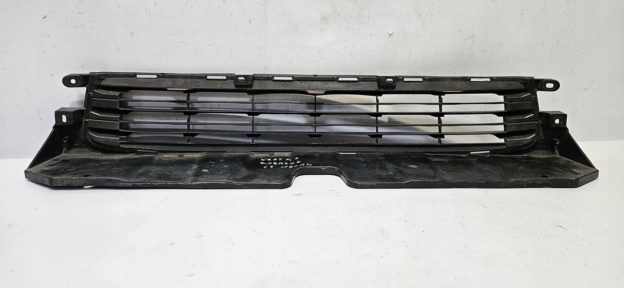 grid of a bumper front LEXUS CT 10-13 original 53112-76010