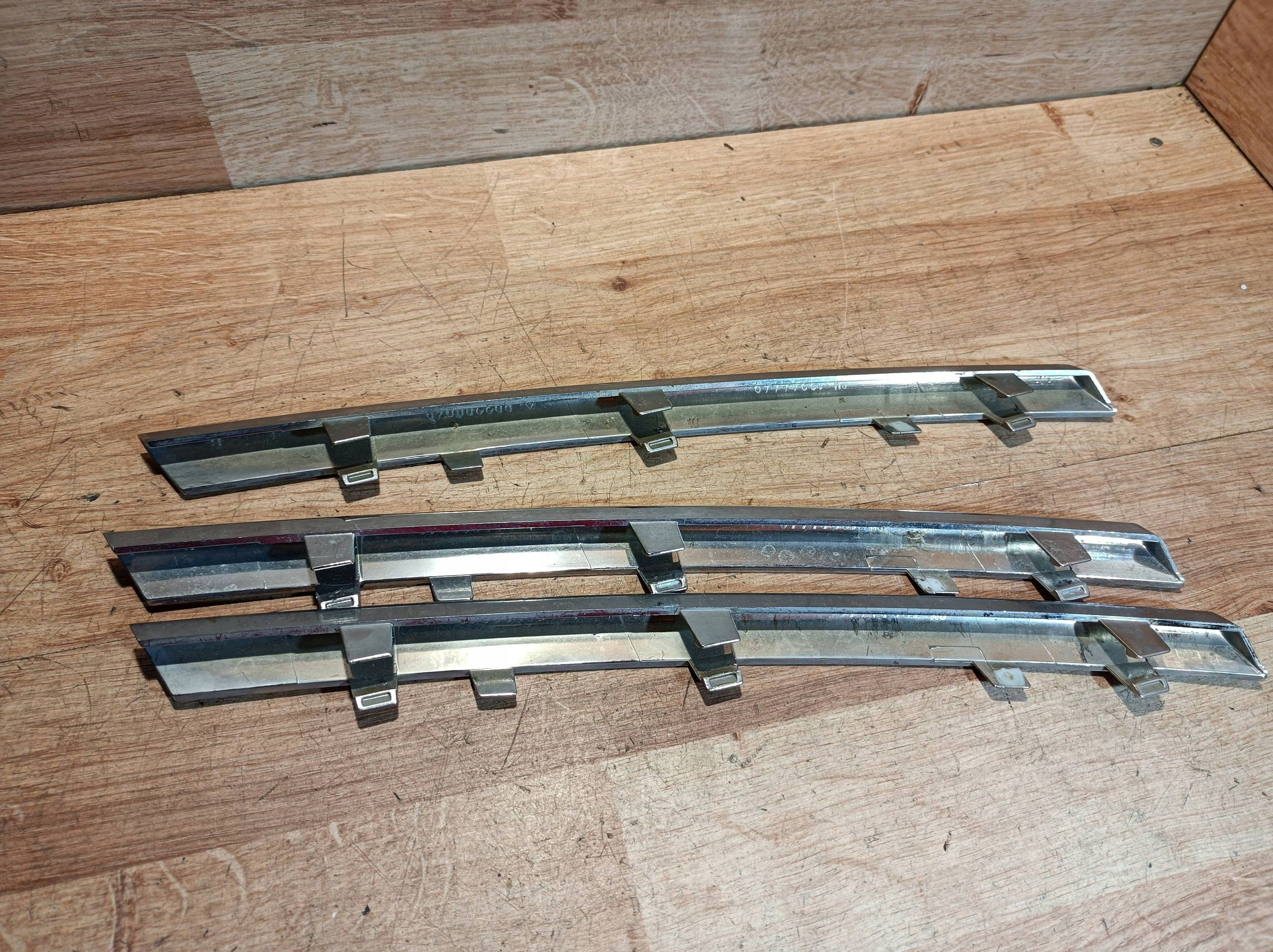 grill front moulding chrom Opel Insignia A 13264449