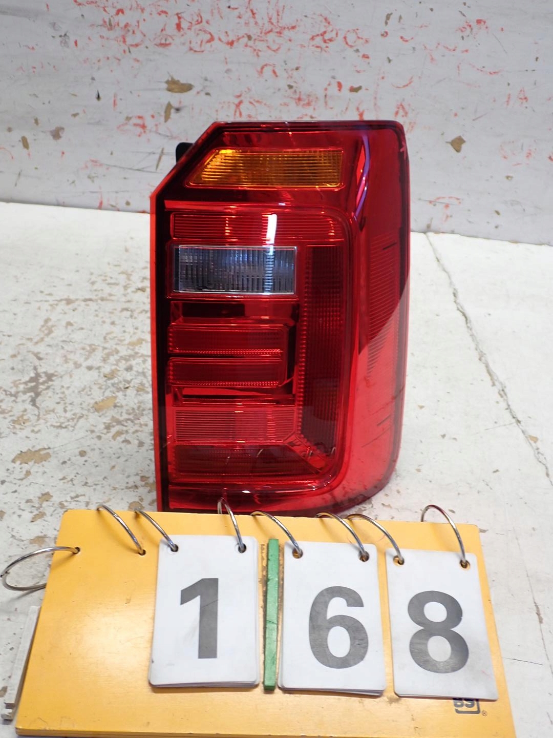 light rear part rear right VW CADDY 2015- below klape 2K1945096T