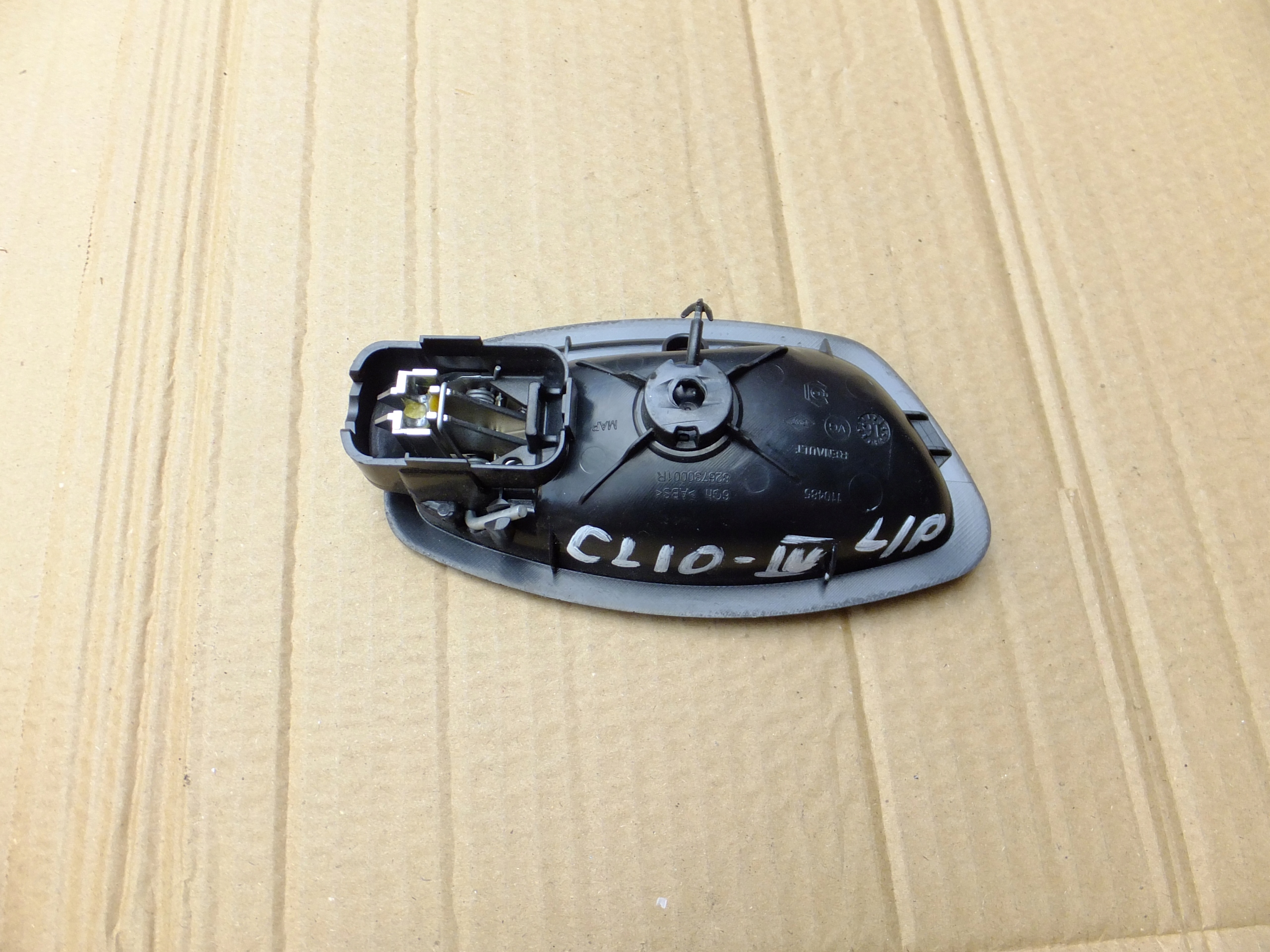 Poignée Interne Gauche Avant renault clio IV 826730001R