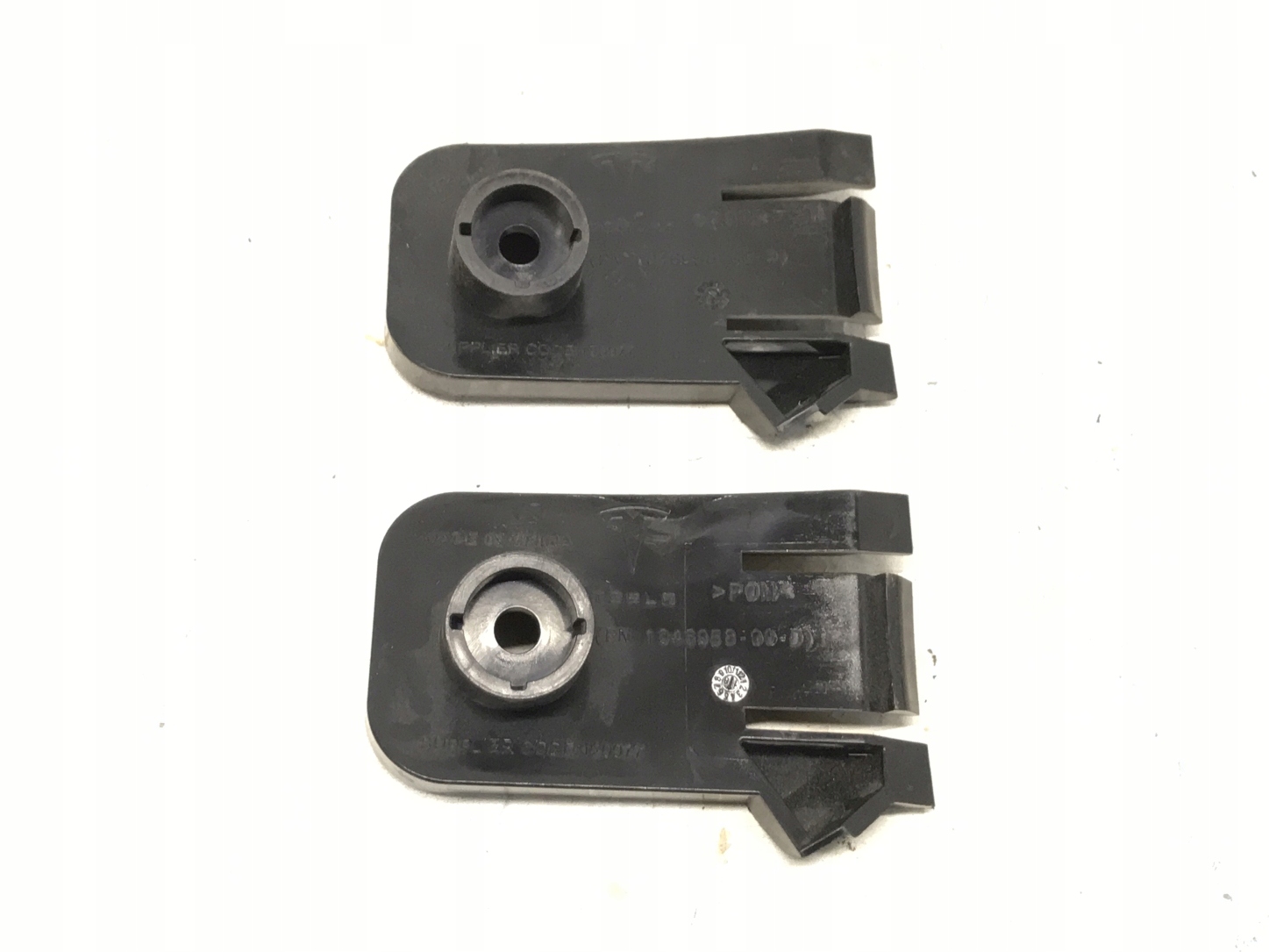 TESLA MODEL X ТРИМАЧ ЛАМПИ ЛІВИЙ ПЕРЕДНІЙ 1046958-00-D