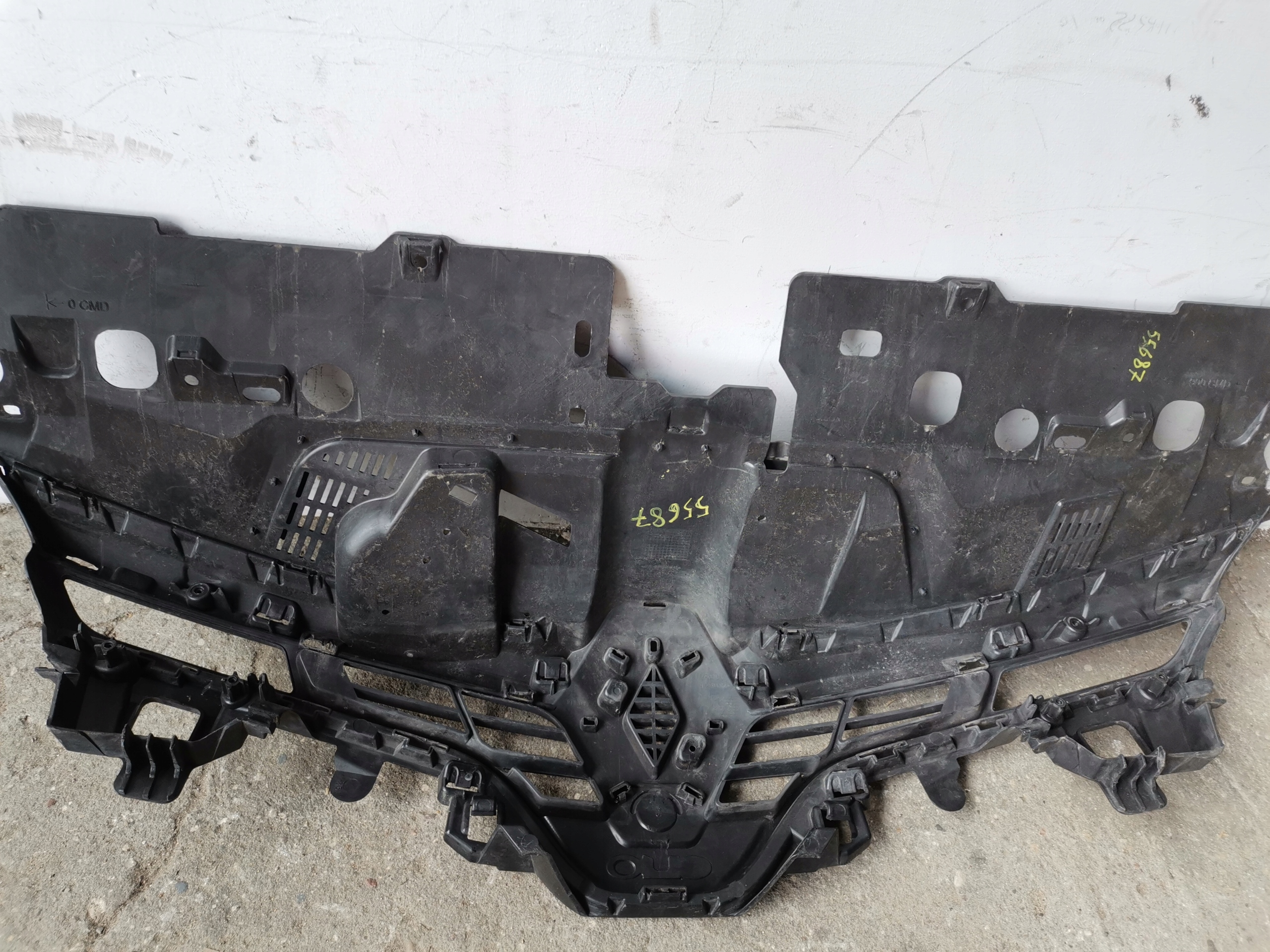 Grill Grill der Stoßstange RENAULT CLIO IV 2012-2016 622563184R