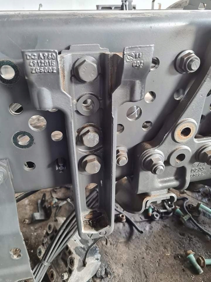 A9604912015 - Mercedes Actros MP4 крепление катализатора