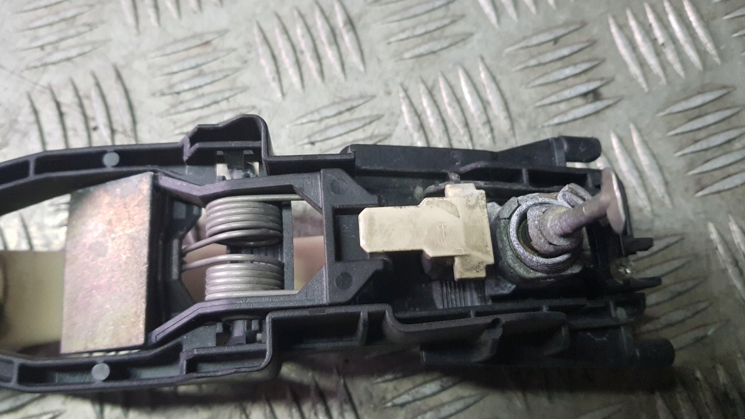 MERCEDES W211 handle lock cylinder left front