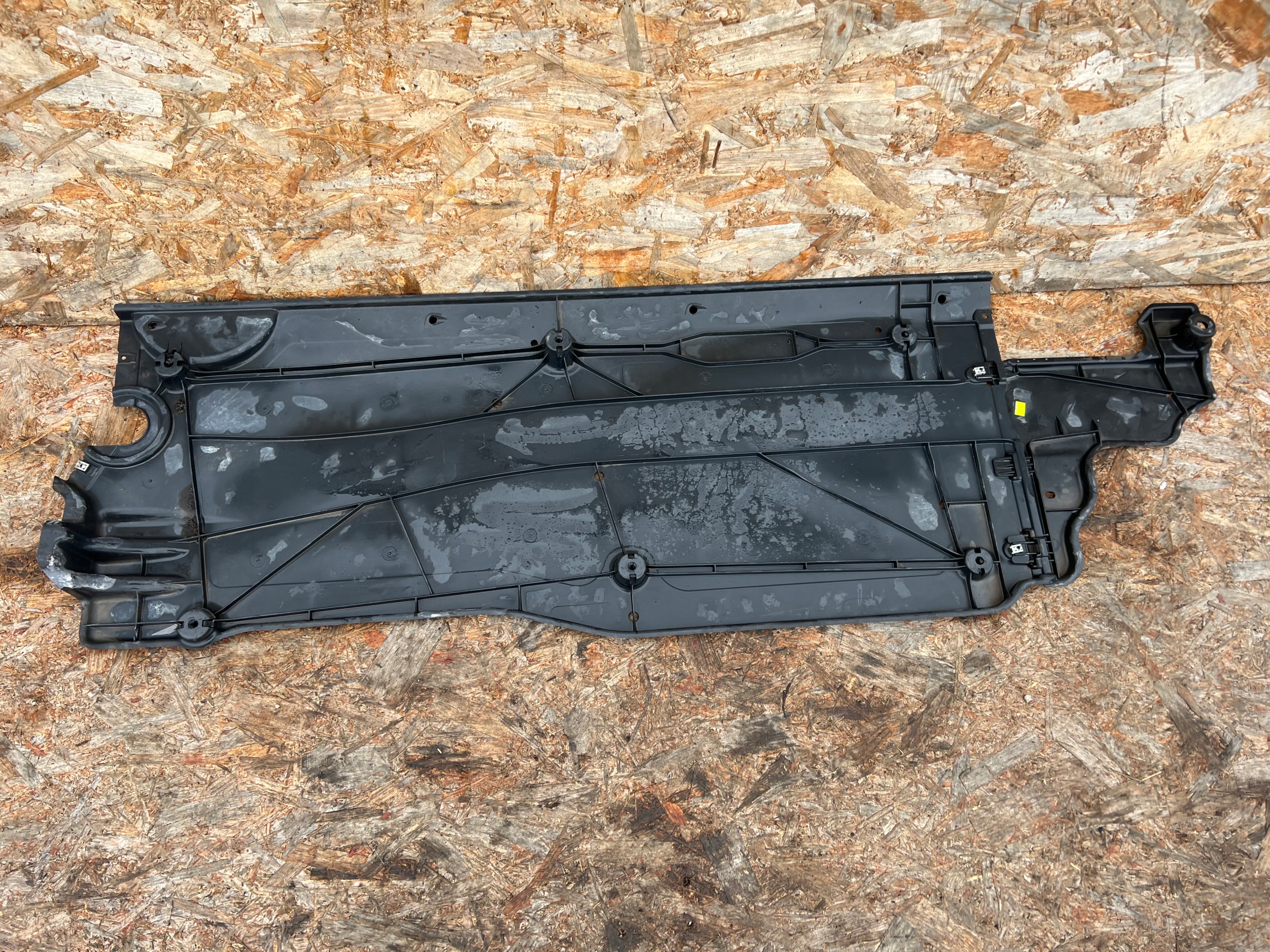 abdeckung Blende Abdeckung Unterfahrschutz rechts VW POLO 2G AUDI A1 82A