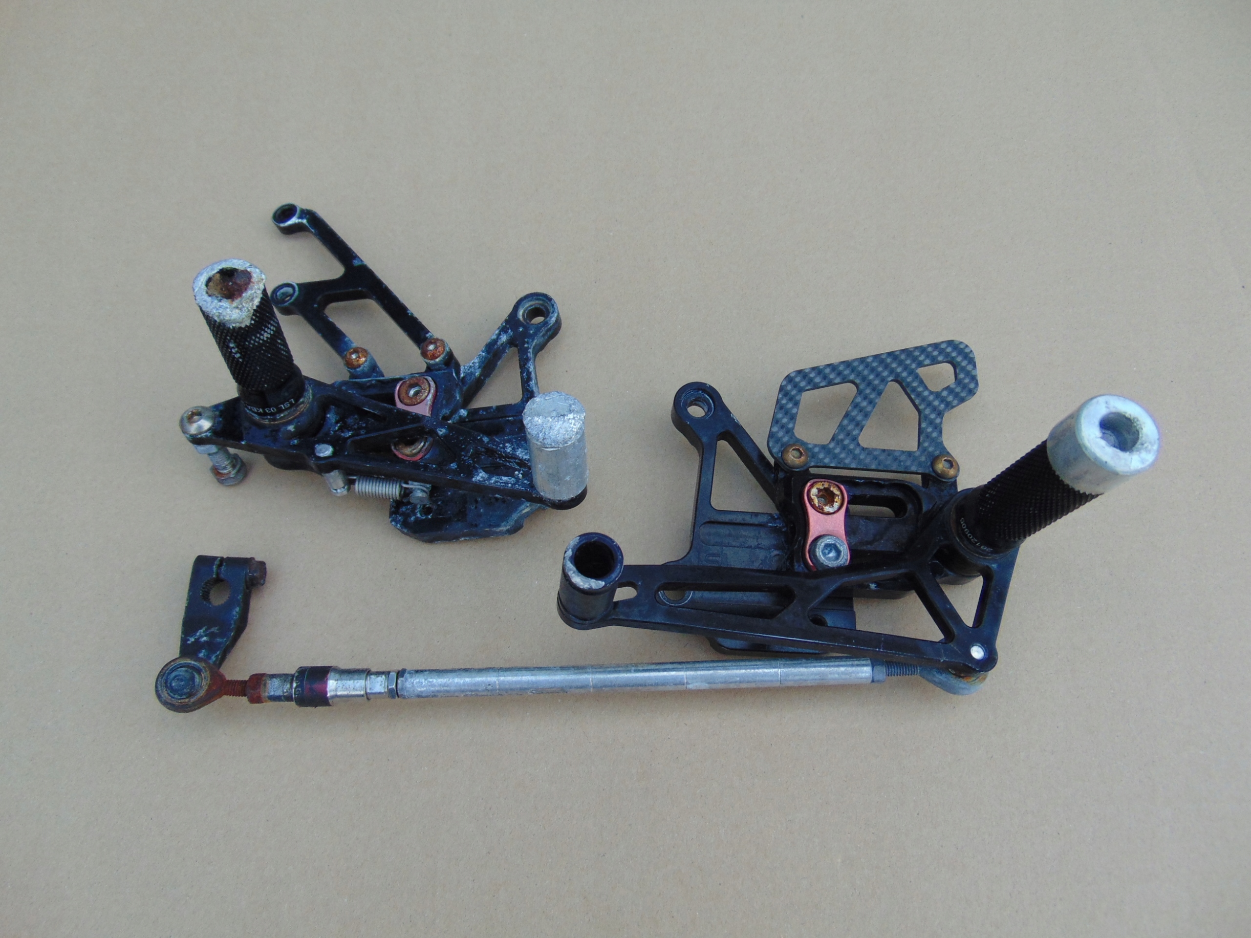 KAWASAKI ZX 10R PODNOZKI KIEROWCY AKCESORYJNE SETY