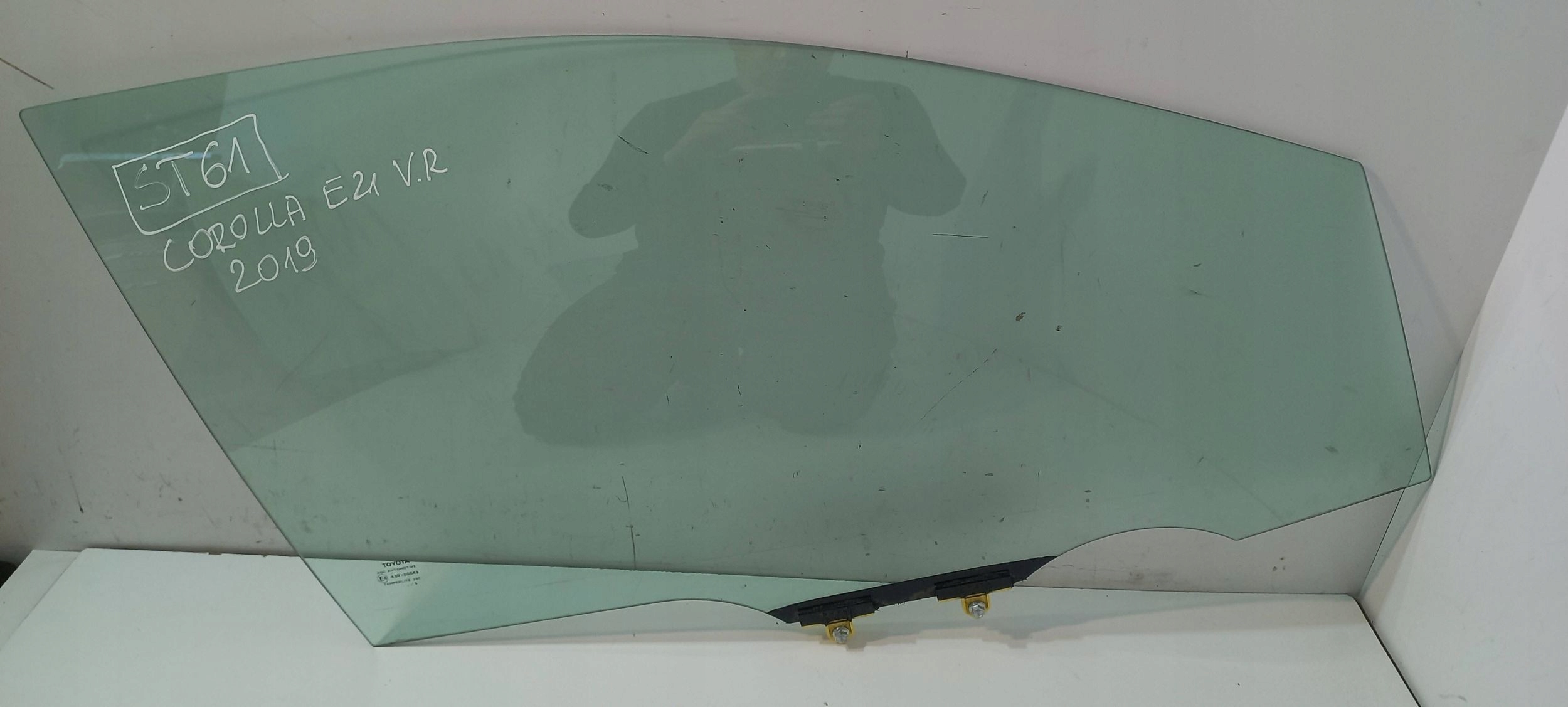 Toyota Corolla E210 E21 2019 window door front right (ST61)