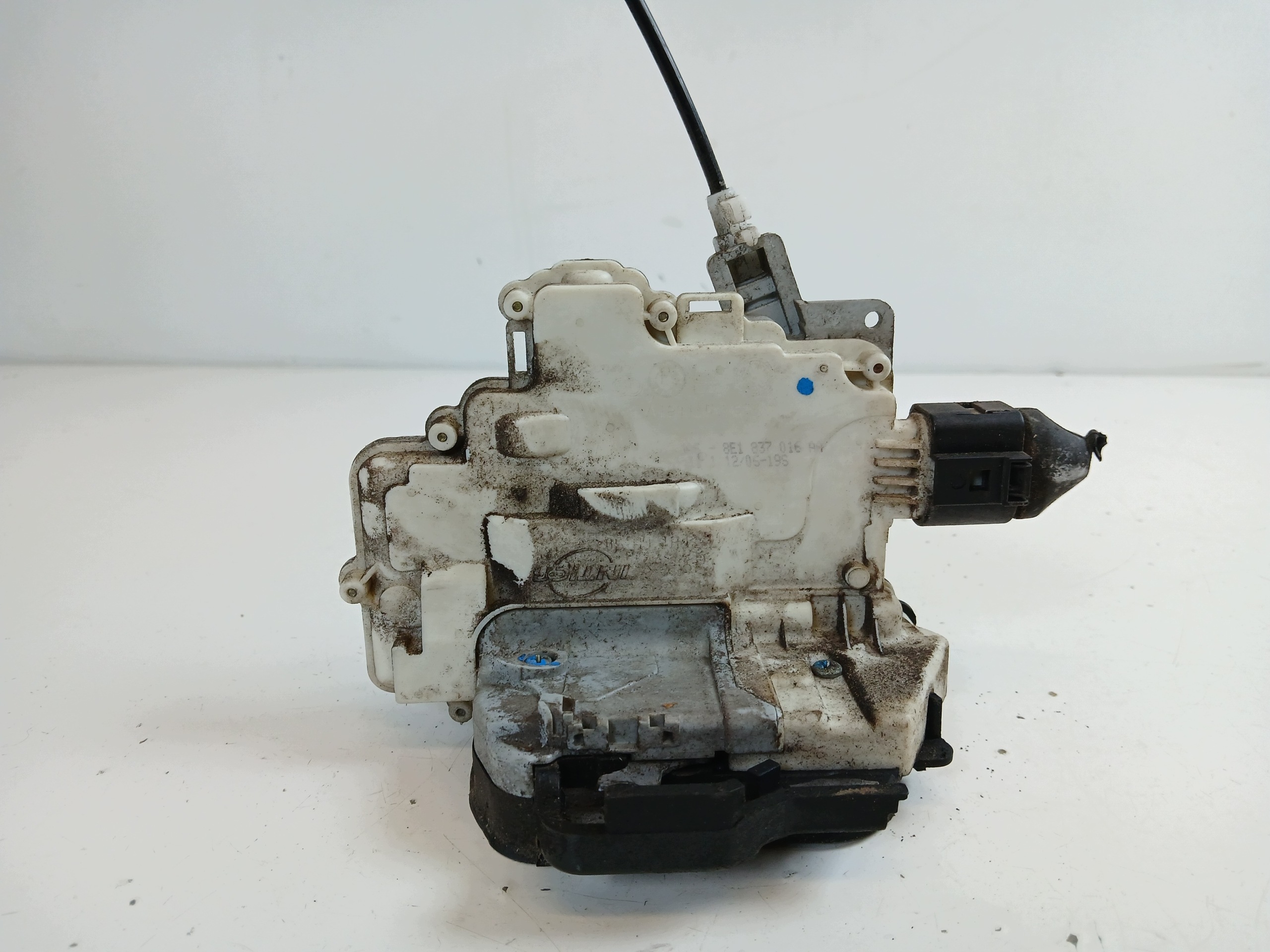 AUDI A4 B7 lock door right front 8E1837016AA