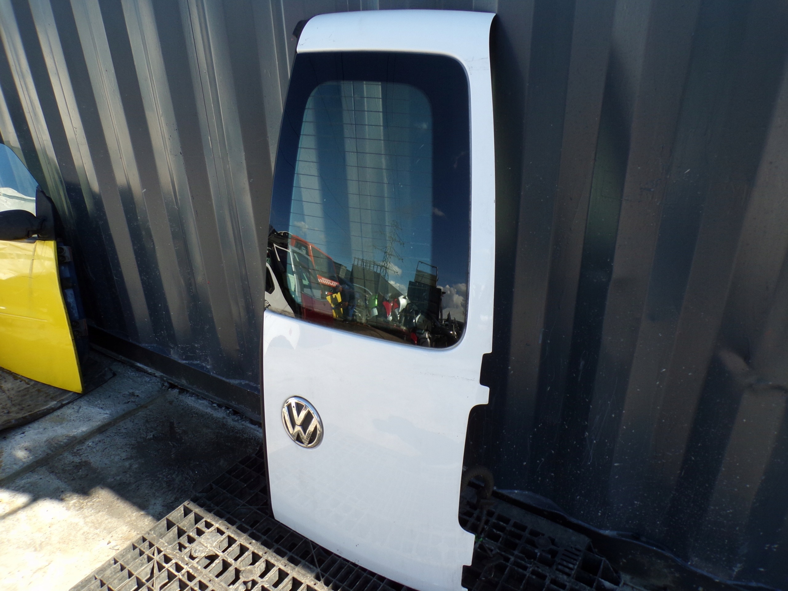 door right rear. VOLKSWAGEN CADDY 3 III (R1)