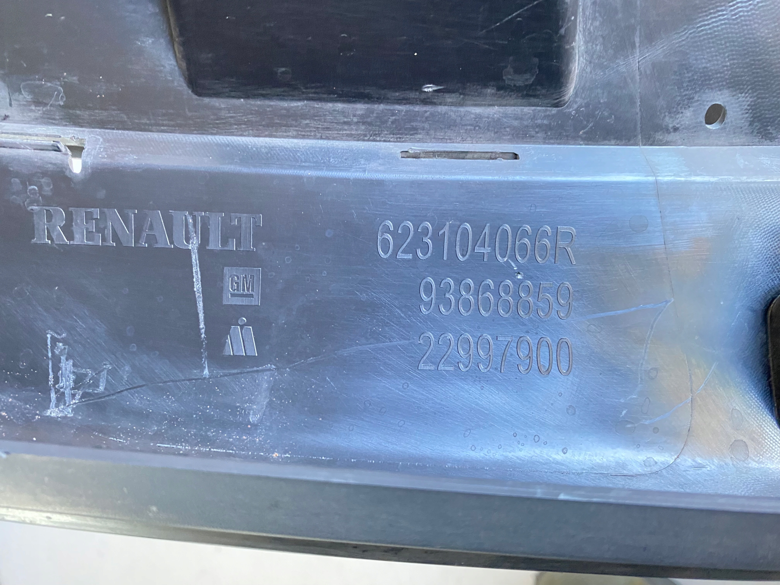 решетка радиатора opel VIVARO b II 2014-