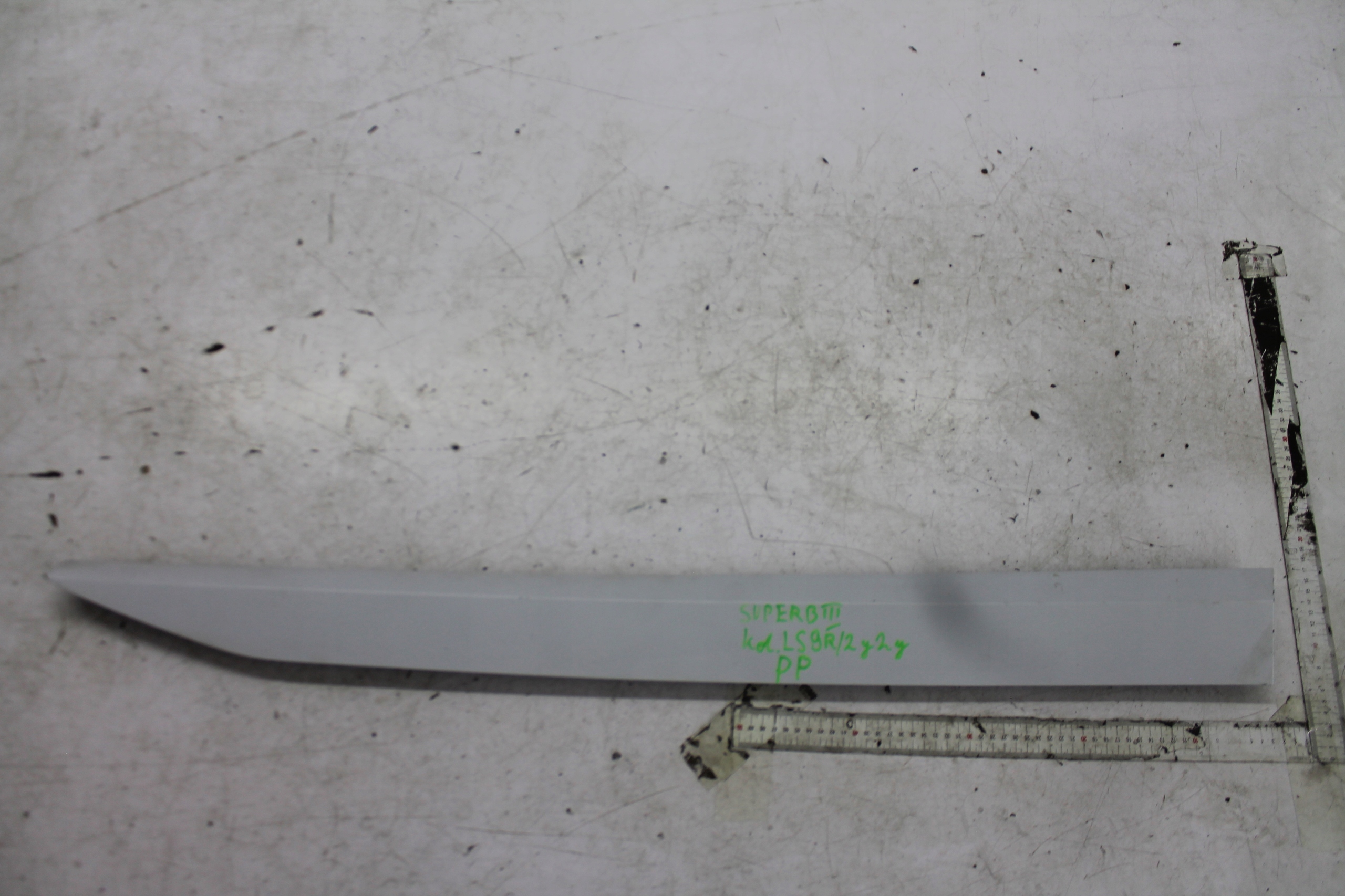 moulding door right front 3V0853294A SUPERB III 15