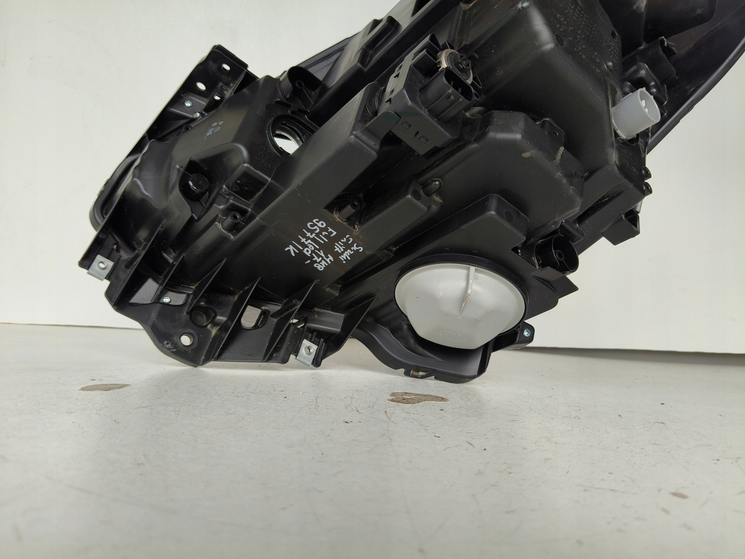 light right REFLEKTOR SUZUKI SWIFT MK8 17- FULL LED
