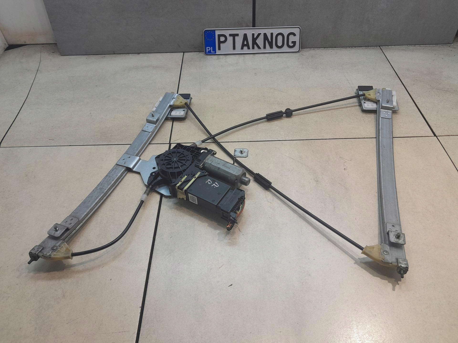 window regulator right front SKODA OCTAVIA and 101448202