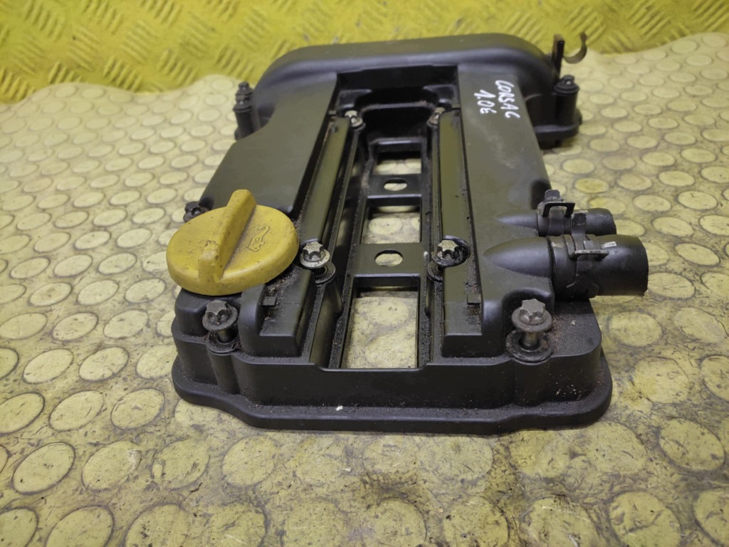 OPEL CORSA C 1.0 valve cover 24403771