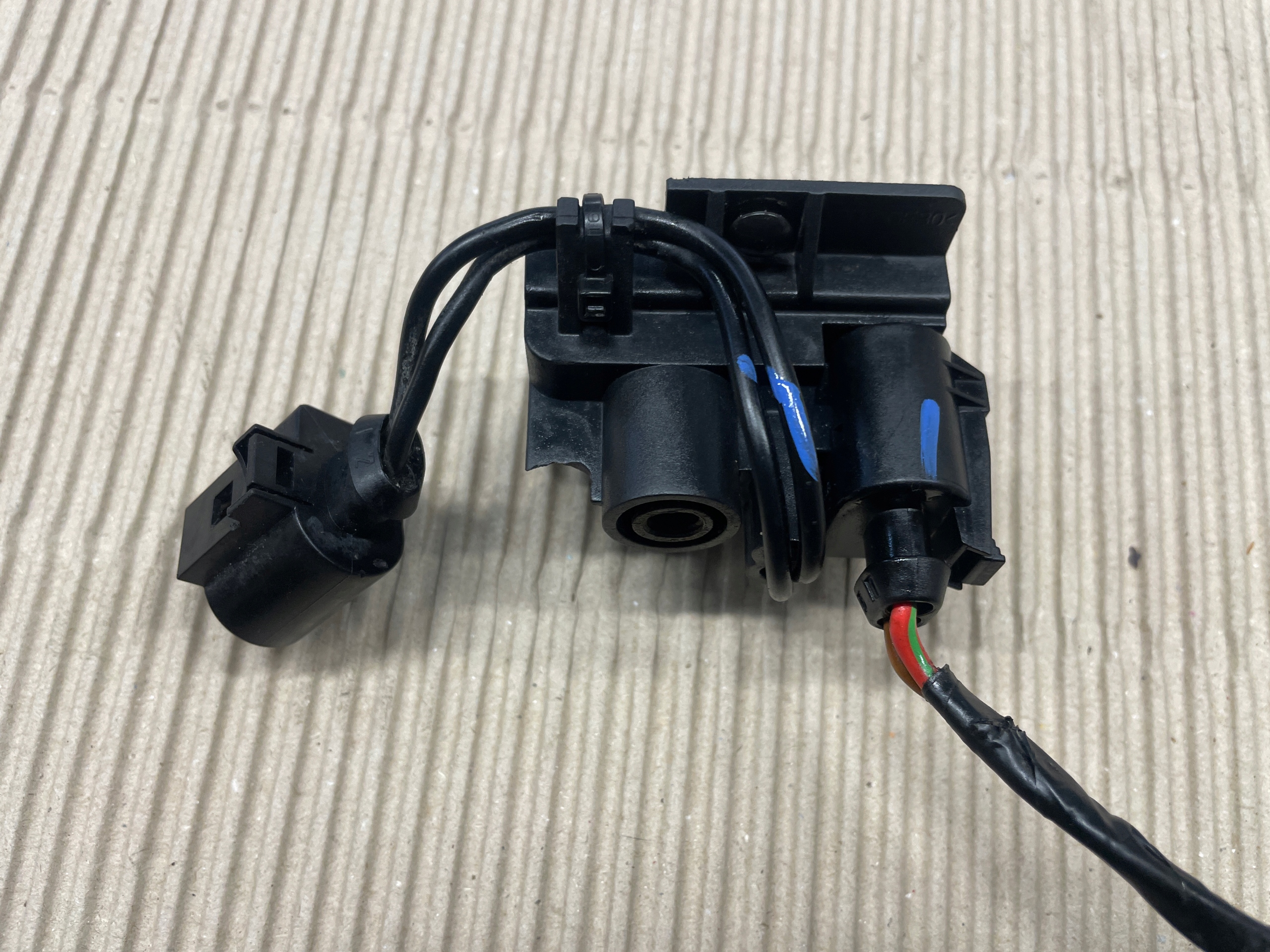 BMW E90 E91 ZABEZPIECZENIE BIEGUNOW WEBASTO 9010574D