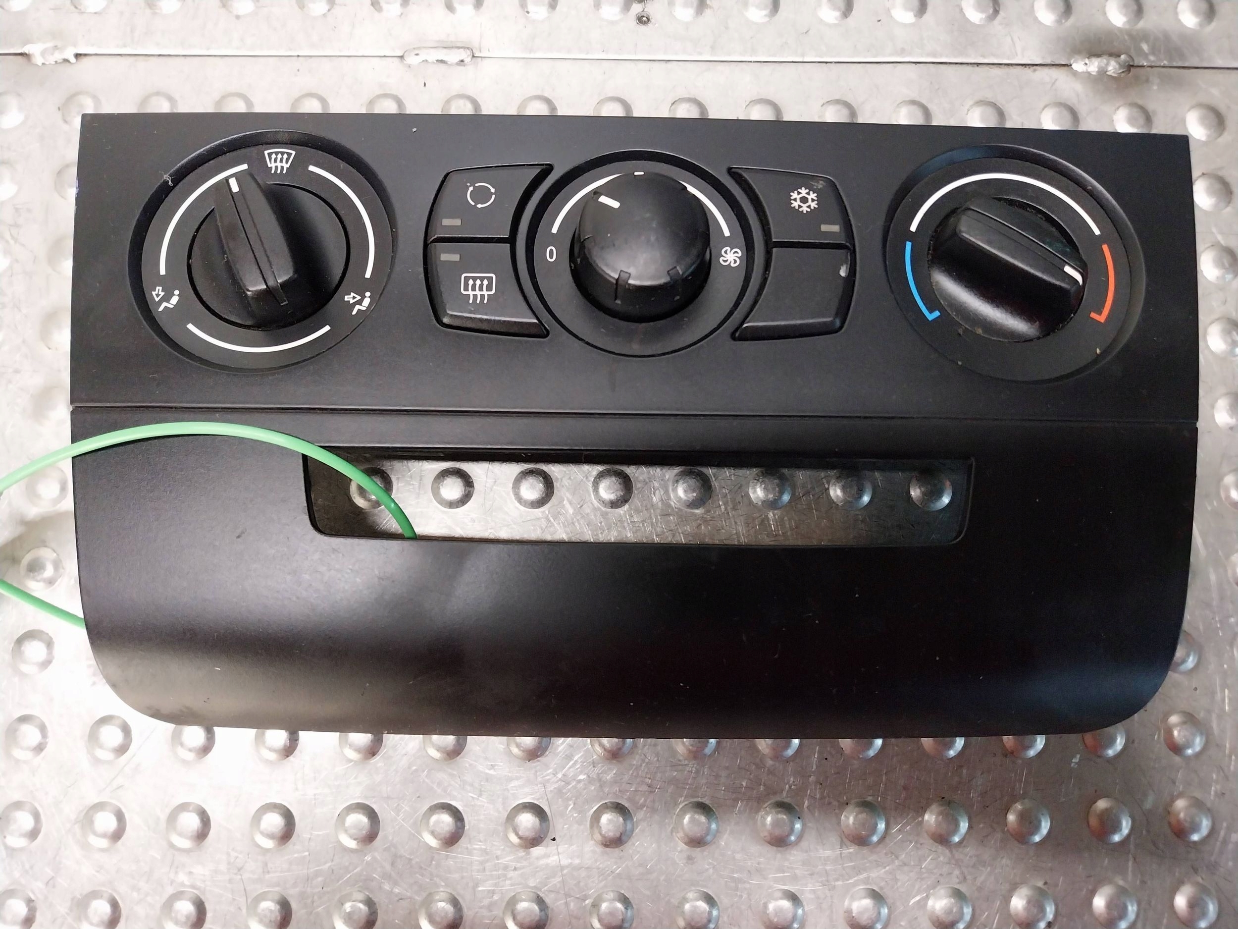 PANEL Bouches buses Climatisateur air conditionné Électrique 9216022 BMW E81 E82 E87 E88 E90 E91 E92