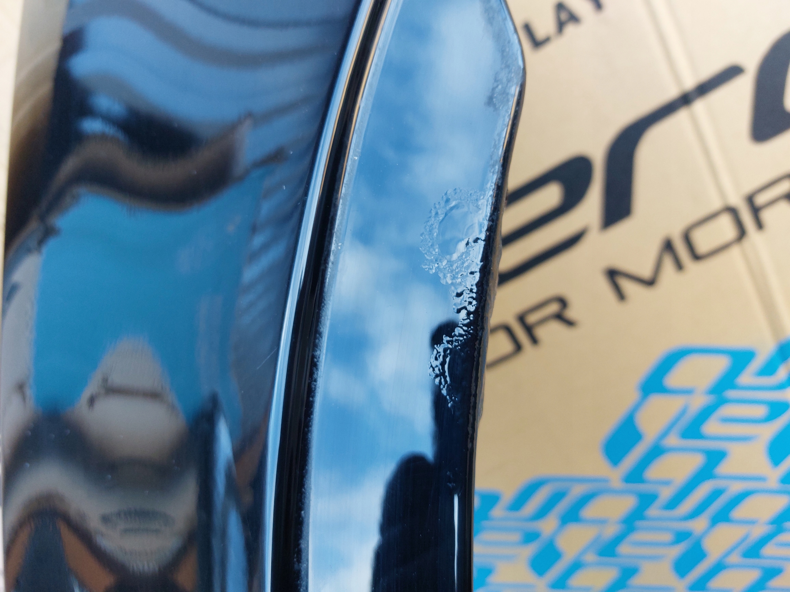 blatník pravý předek BMW X3 E83 cerný 668