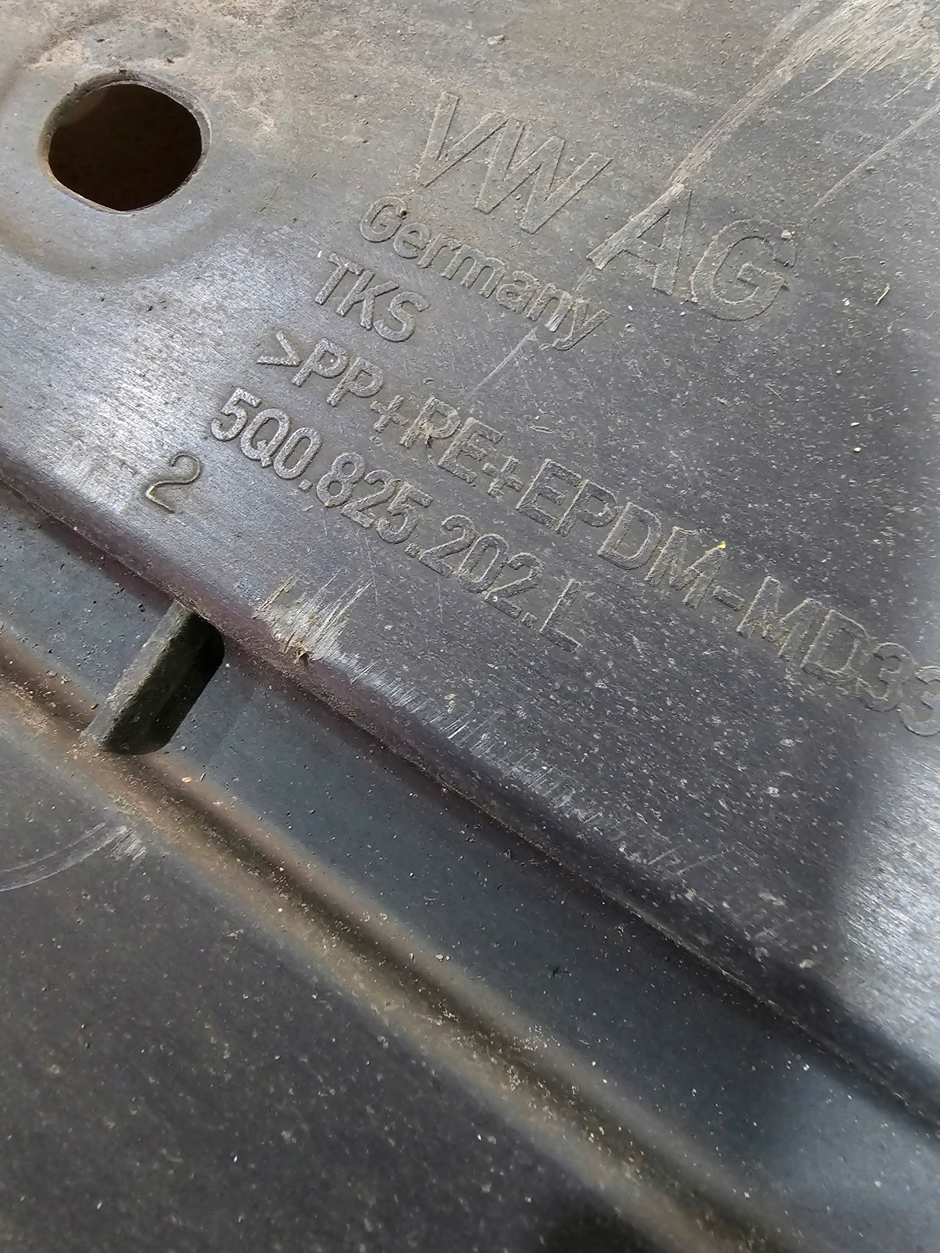 BLENDE ABDECKUNG ABDECKUNG UNTERFAHRSCHUTZ RECHTS AUDI A3 8V 5Q0825202L