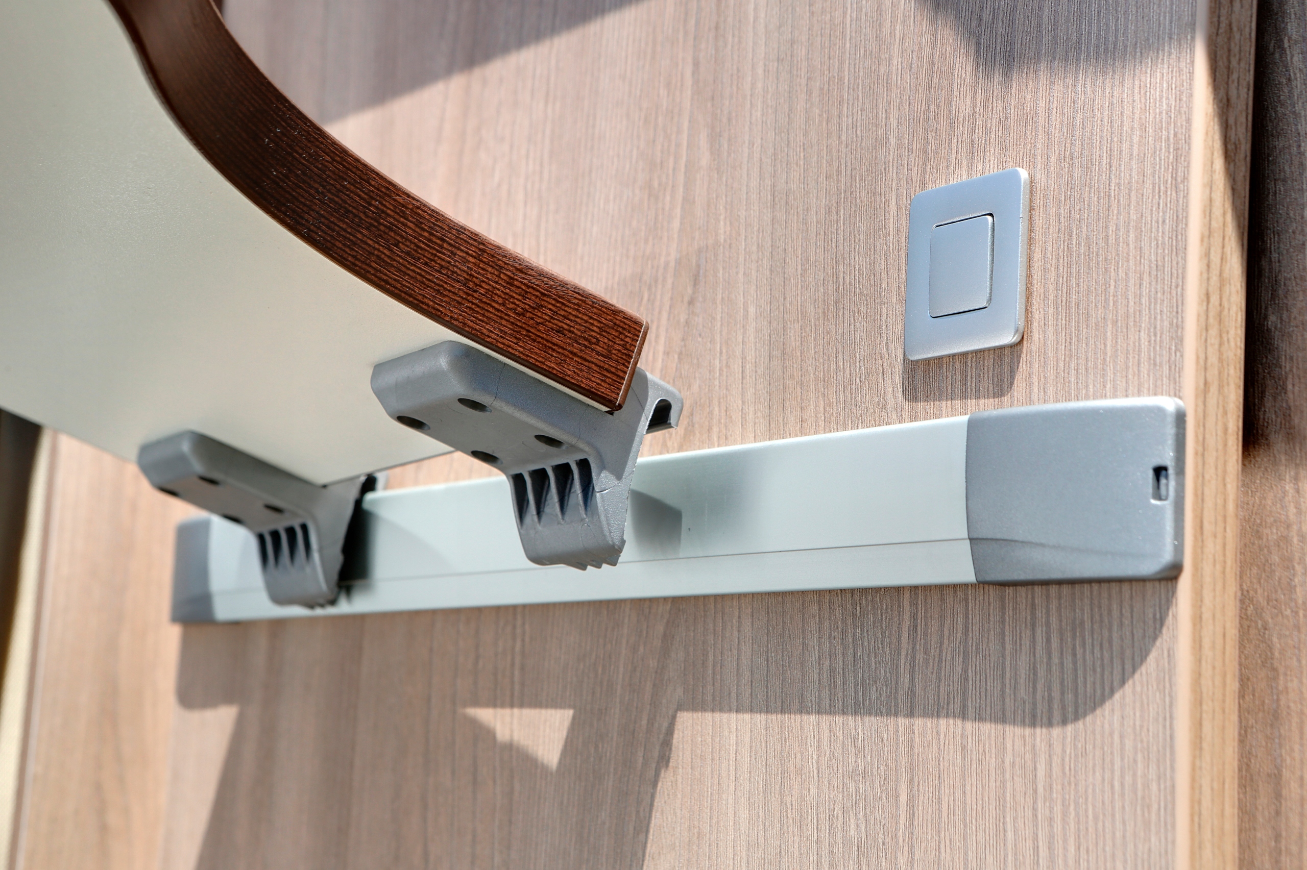 Uchwyt szyna mocowanie wspornik do stołu do kampera przyczepy, Mito Lippert Numer katalogowy producenta 2021104684