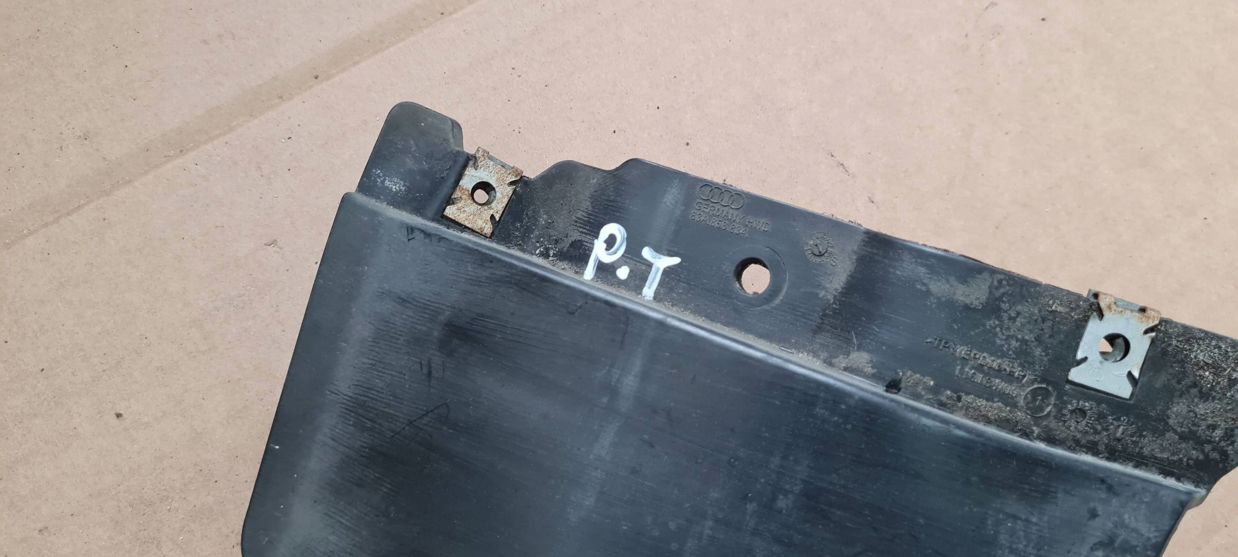Q3 83A SPOILER Schmutzfänger rechts heck 83A853834