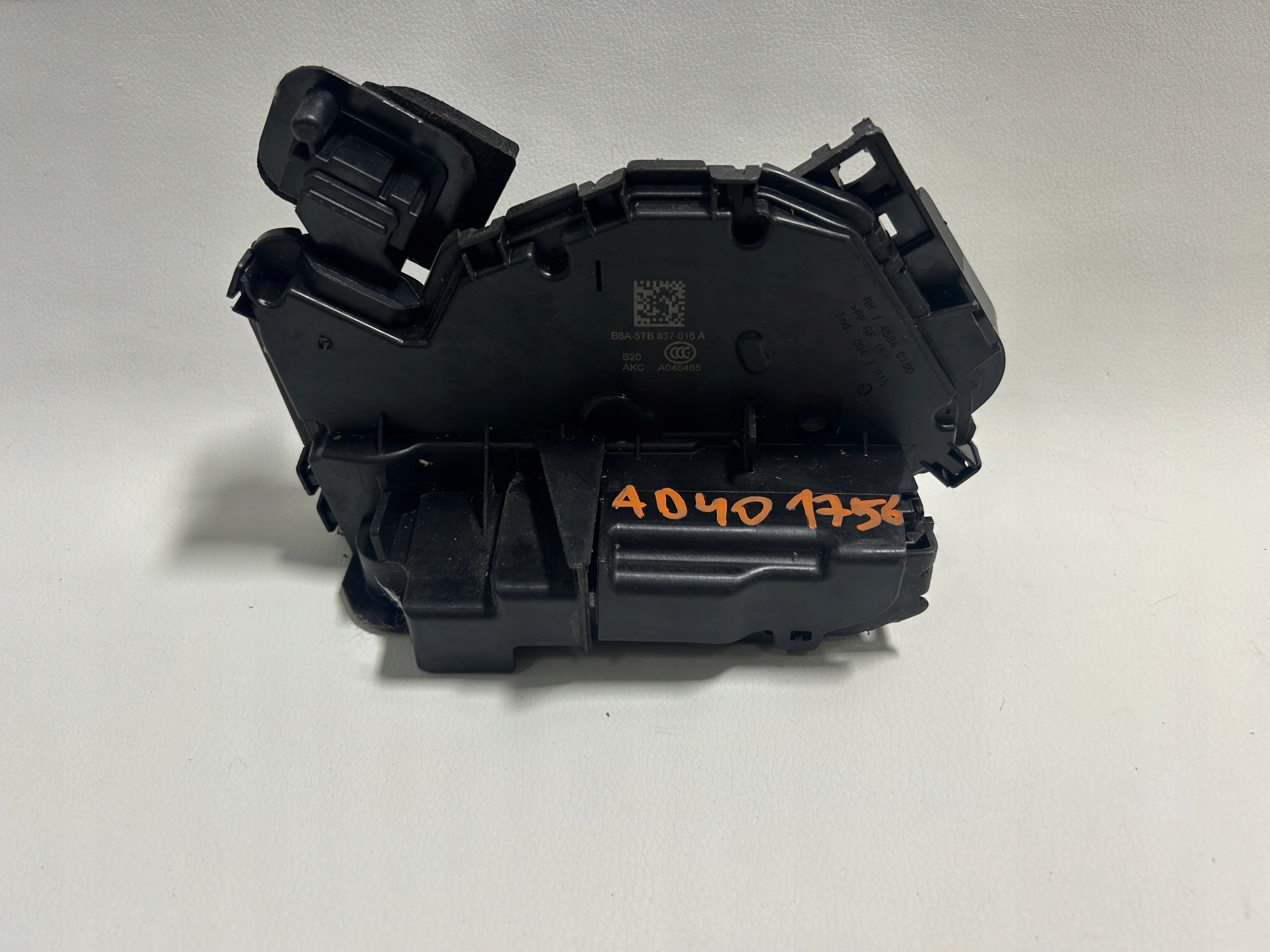 Skoda Rapid II lock front B6A-5TB837016A